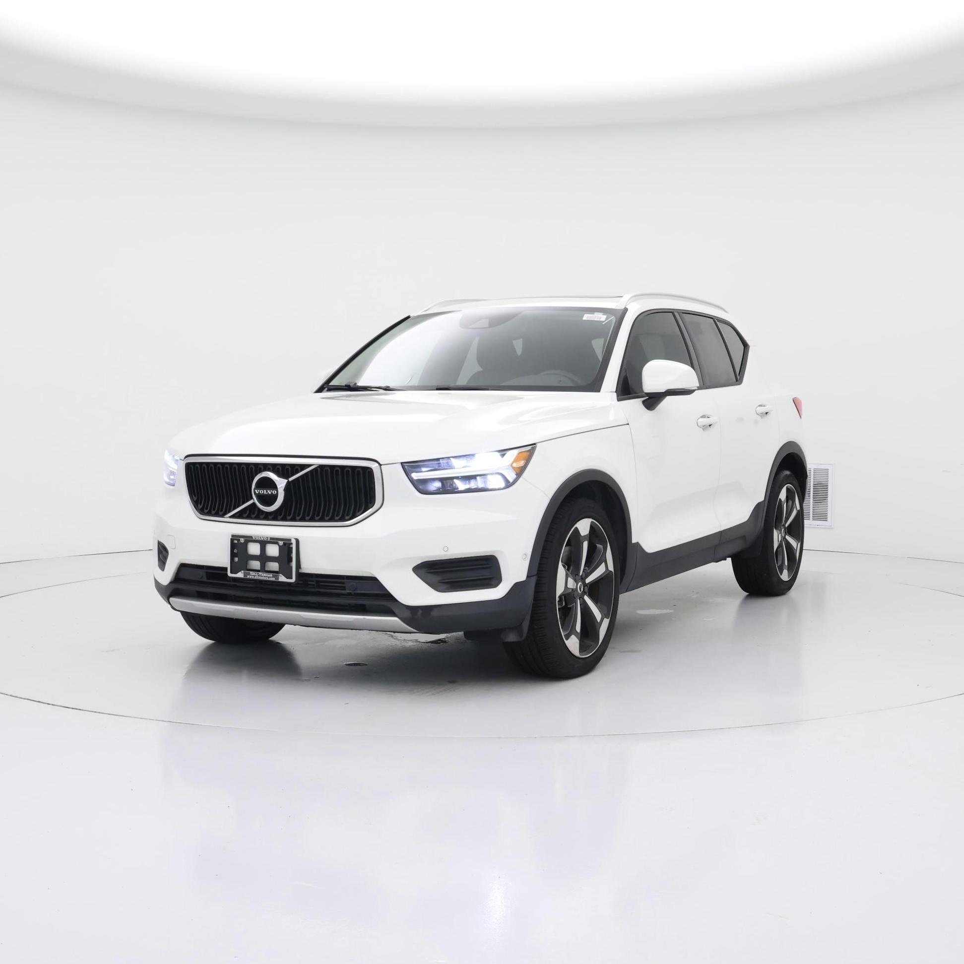 Thumbnail: 2019 Volvo XC40 - 4
