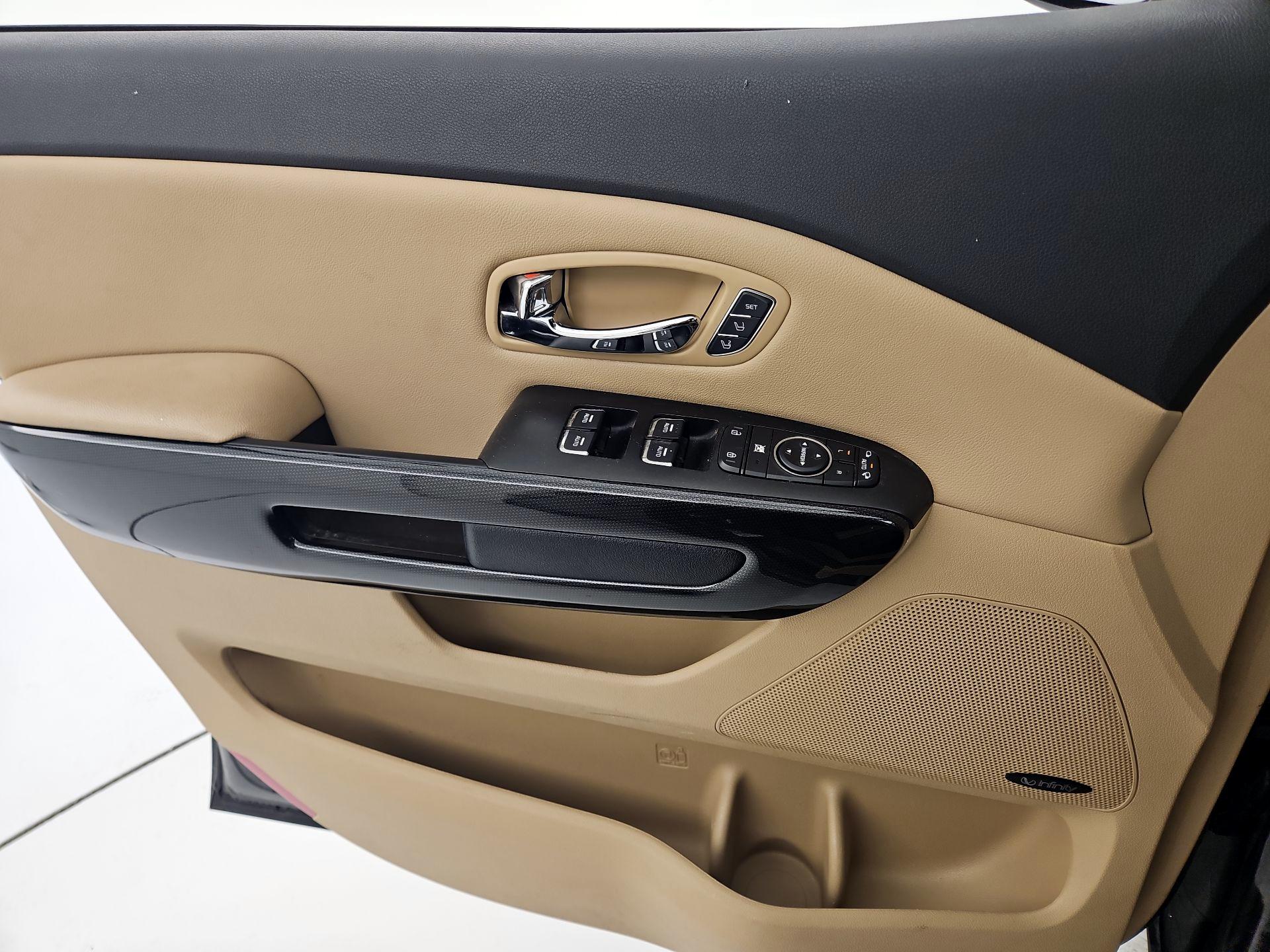 Thumbnail: 2018 Kia Sedona - 12