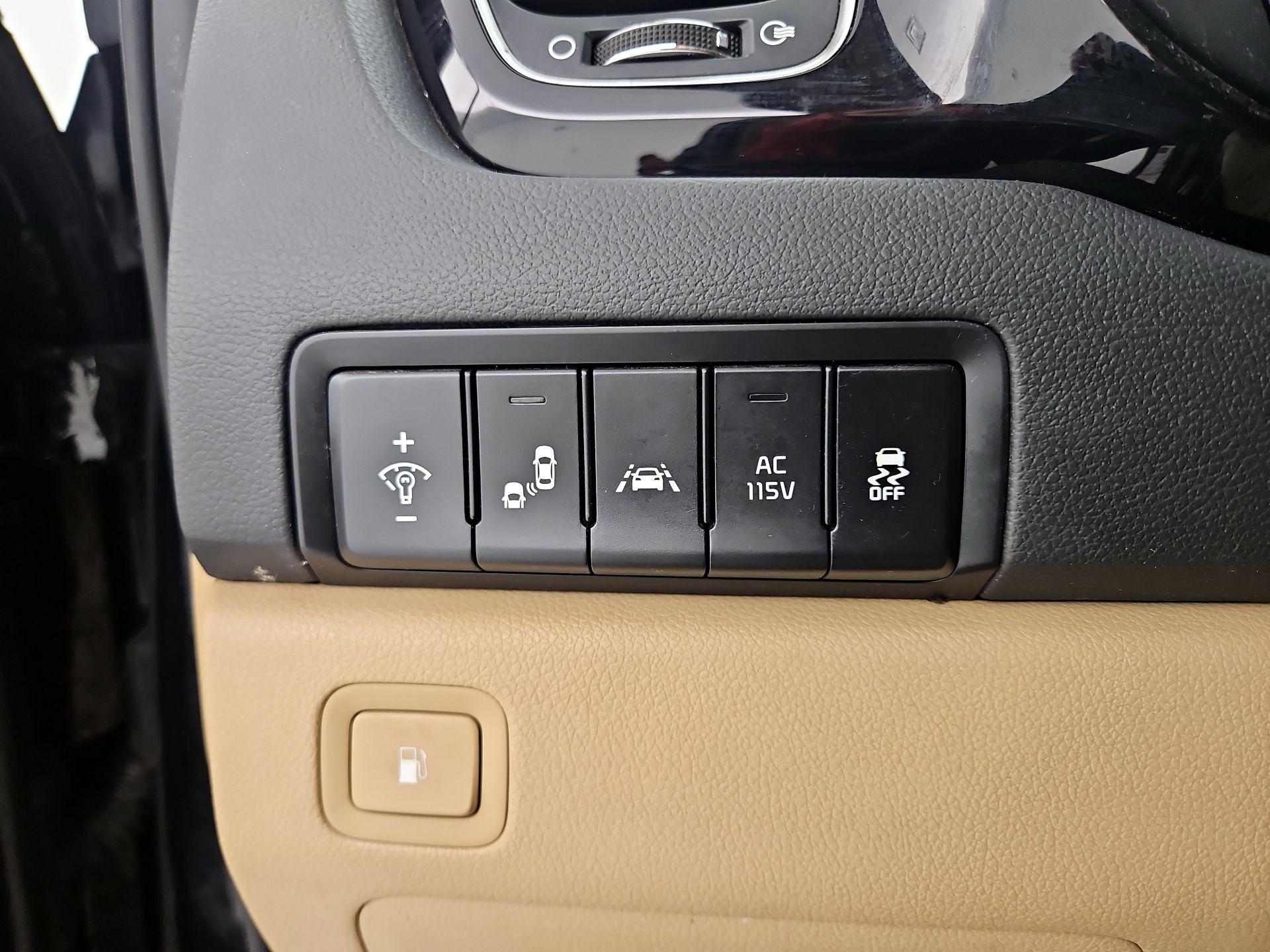 Thumbnail: 2018 Kia Sedona - 13