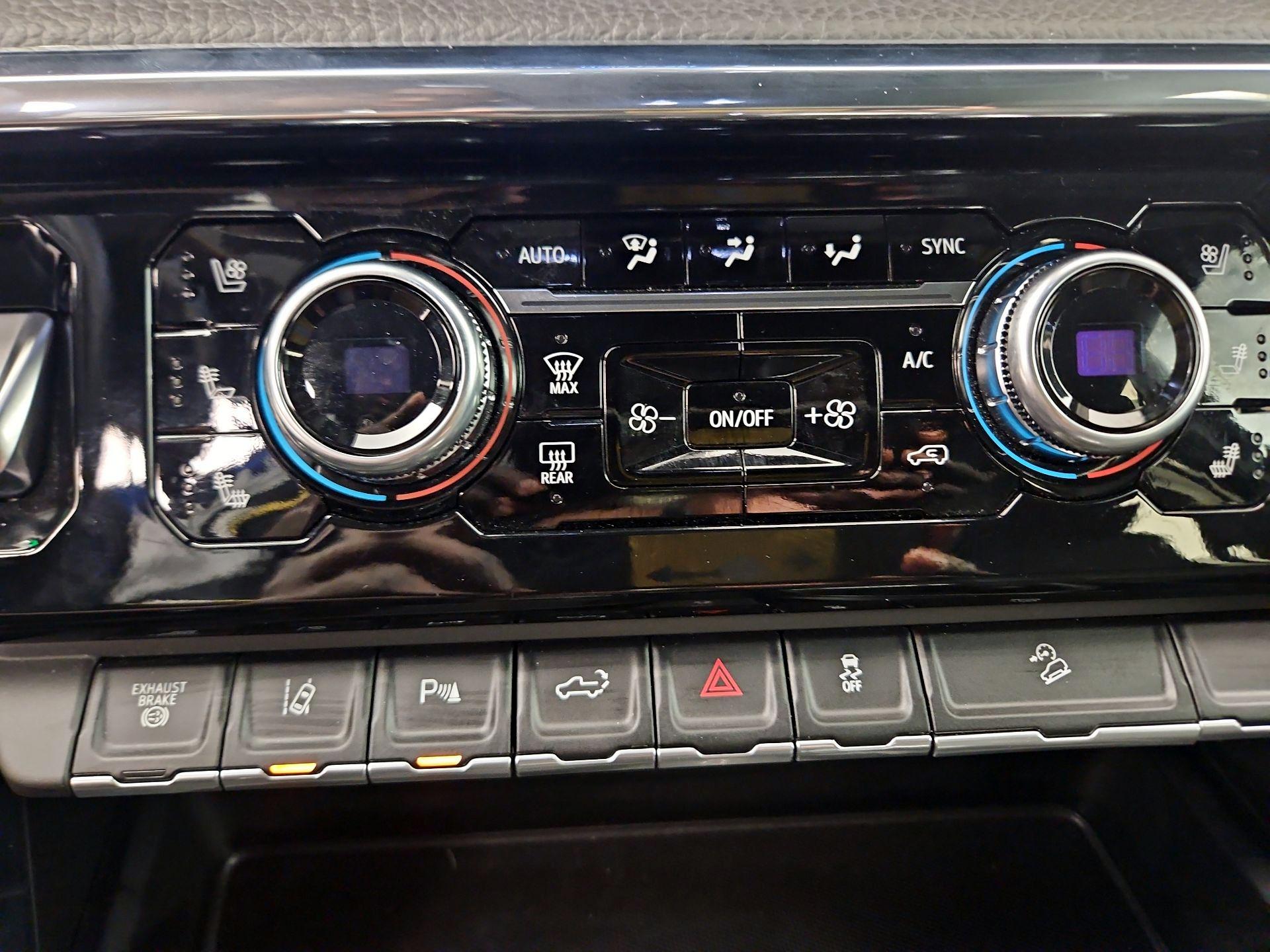 Thumbnail: 2024 GMC Sierra 3500 - 16