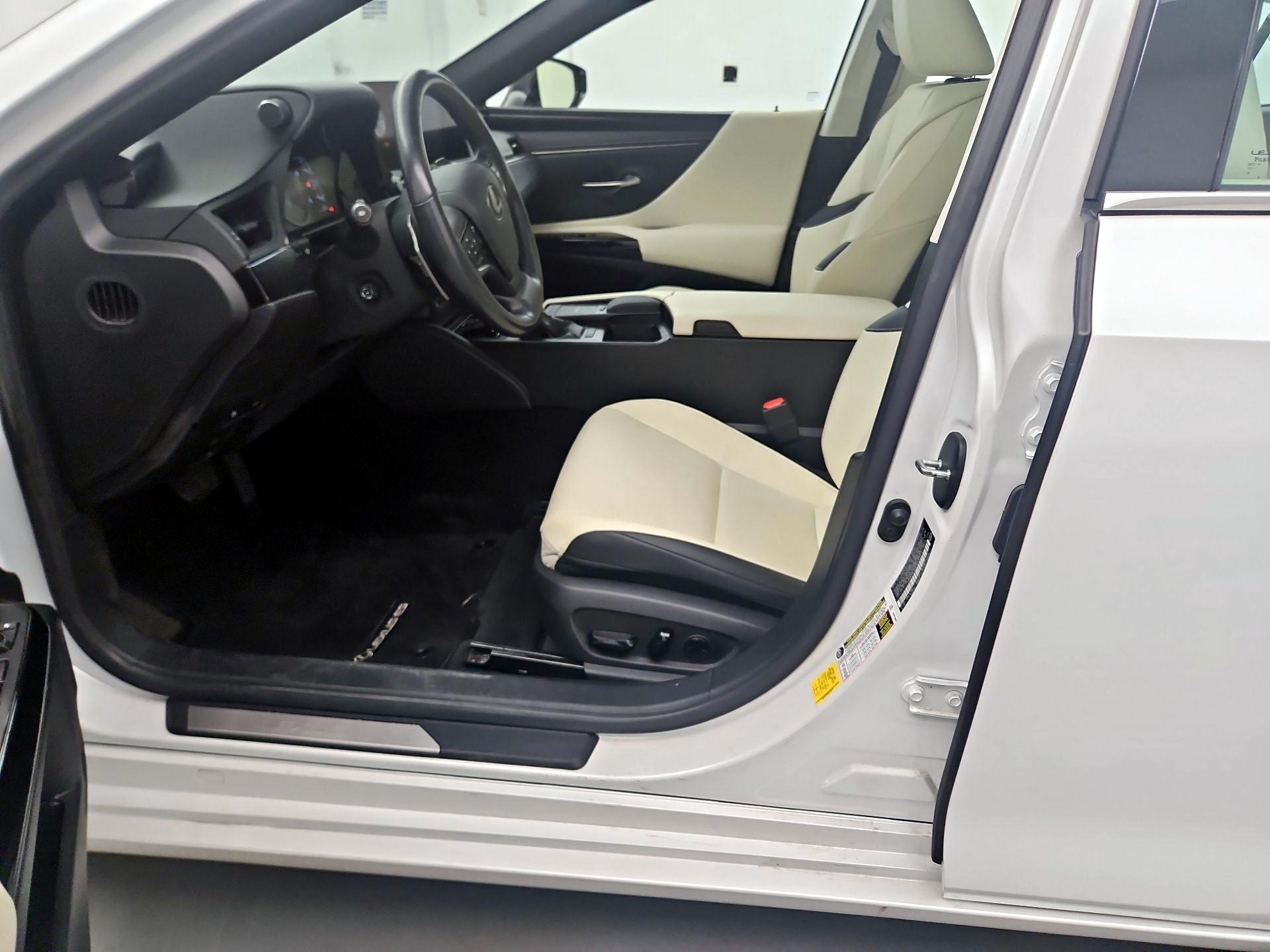 Thumbnail: 2022 Lexus ES - 11