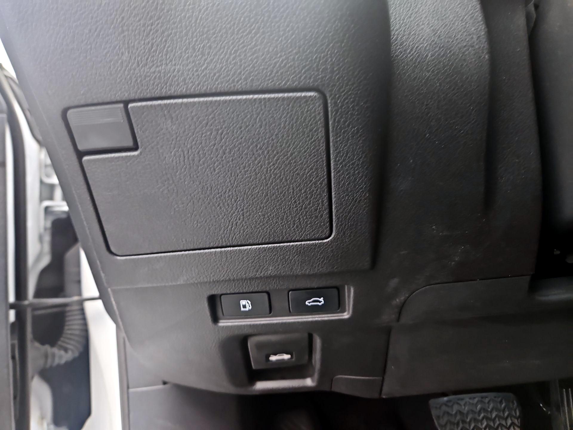 Thumbnail: 2022 Lexus ES - 13