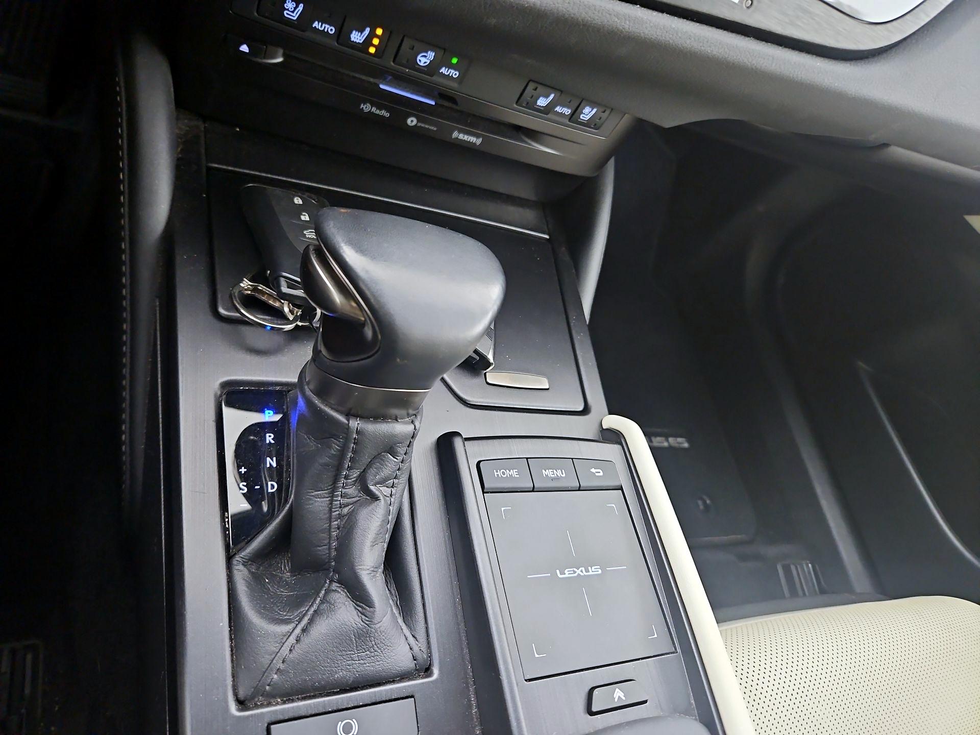 Thumbnail: 2022 Lexus ES - 16