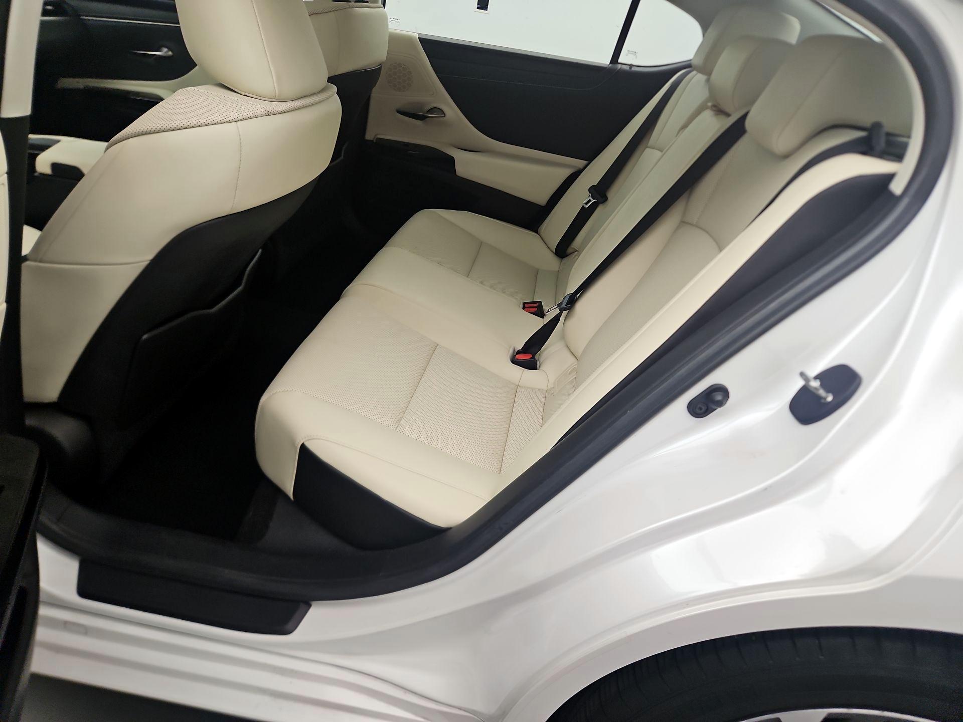 Thumbnail: 2022 Lexus ES - 18