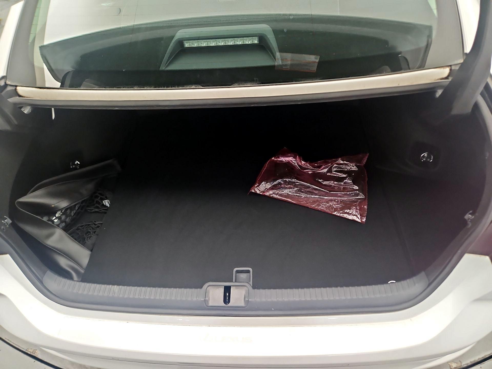 Thumbnail: 2022 Lexus ES - 19