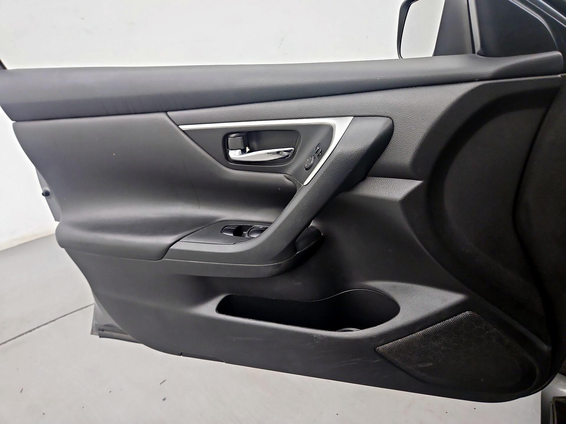 Thumbnail: 2018 Nissan Altima - 12