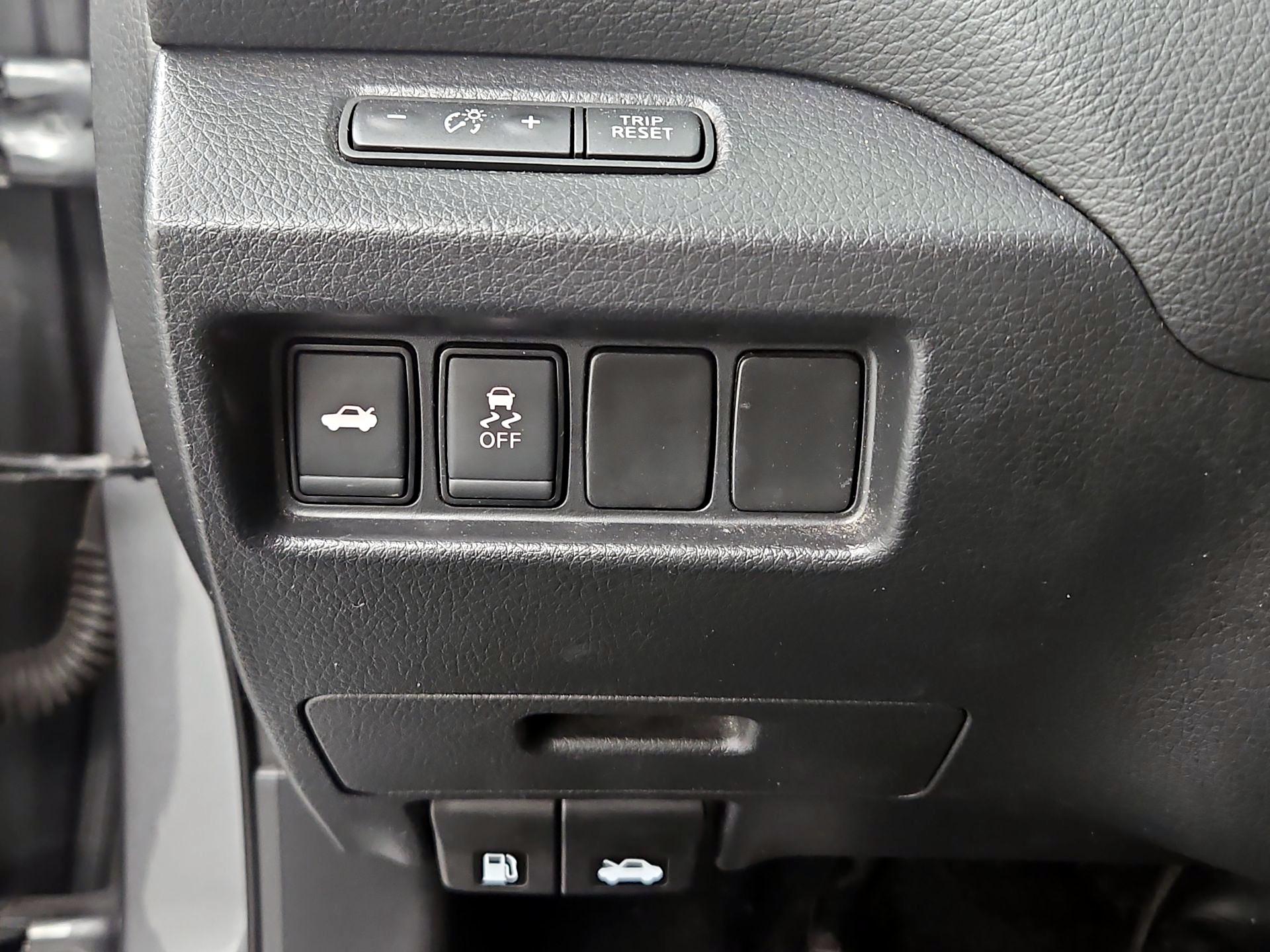 Thumbnail: 2018 Nissan Altima - 13