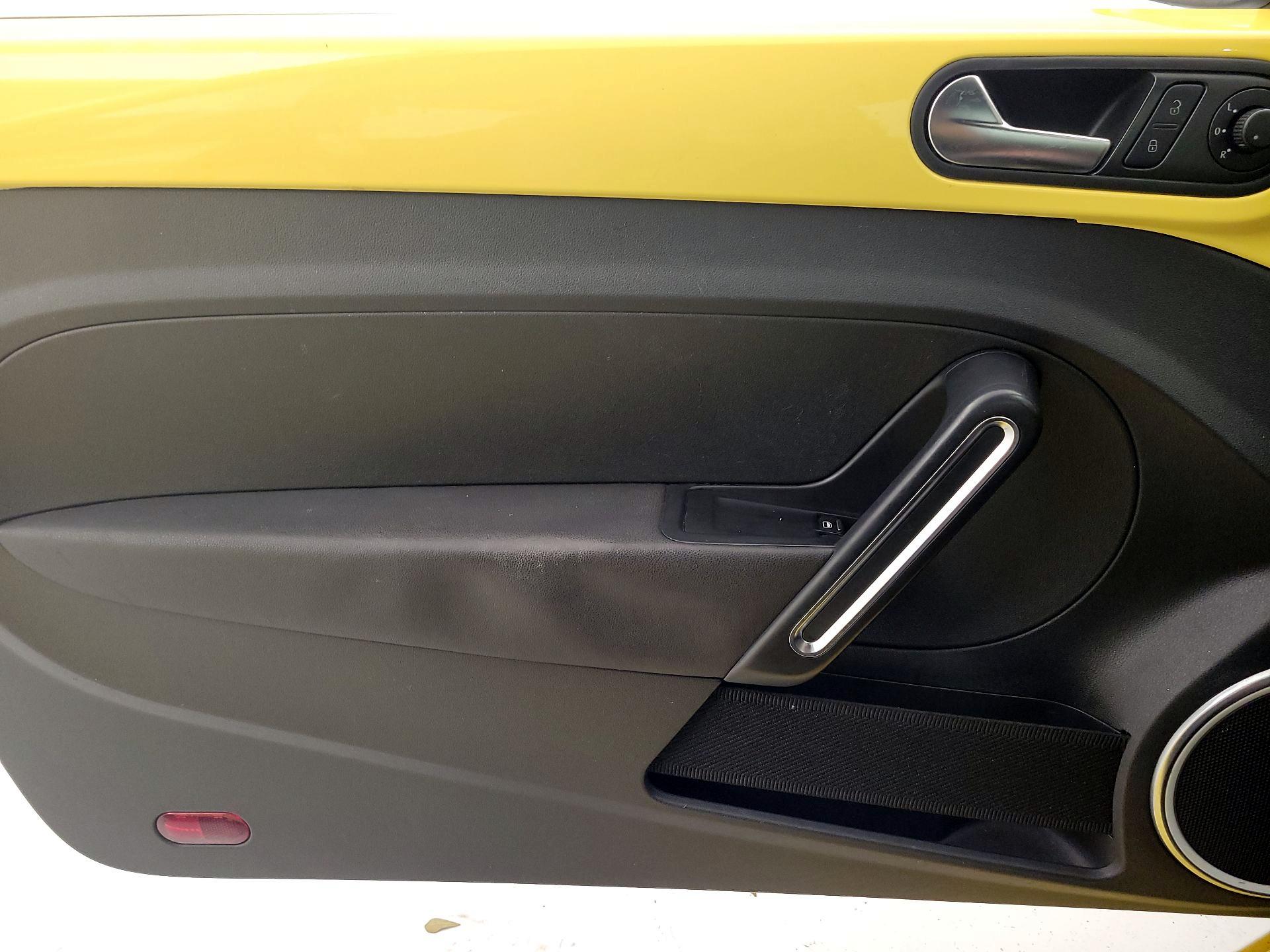 Thumbnail: 2014 Volkswagen Beetle - 12