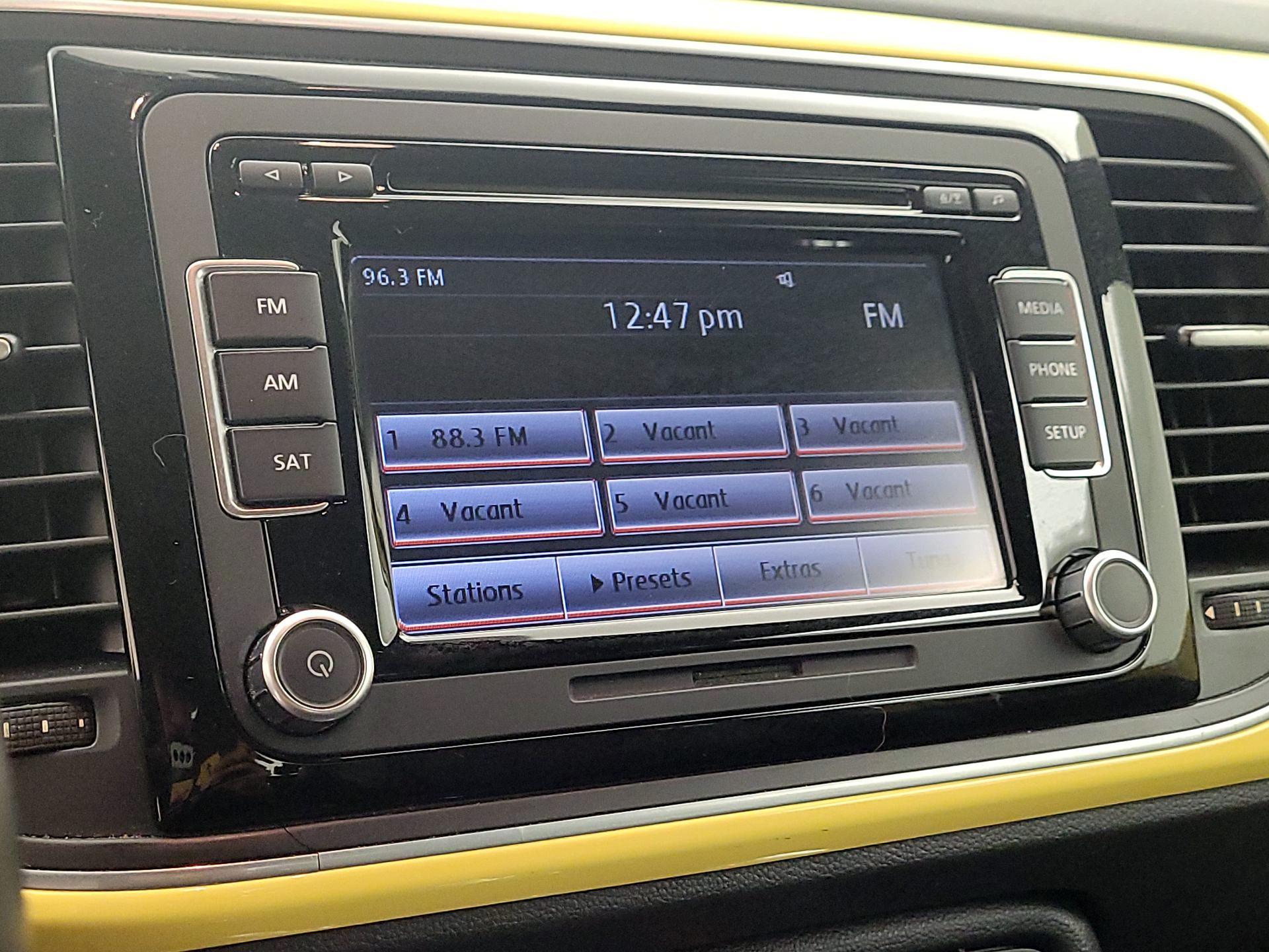 Thumbnail: 2014 Volkswagen Beetle - 14