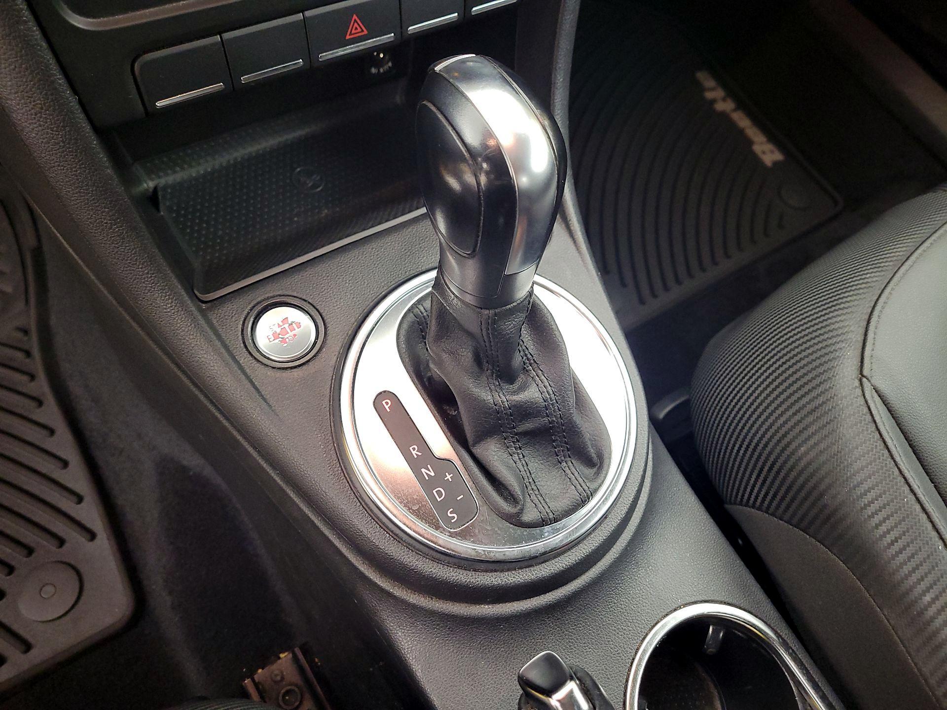 Thumbnail: 2014 Volkswagen Beetle - 16