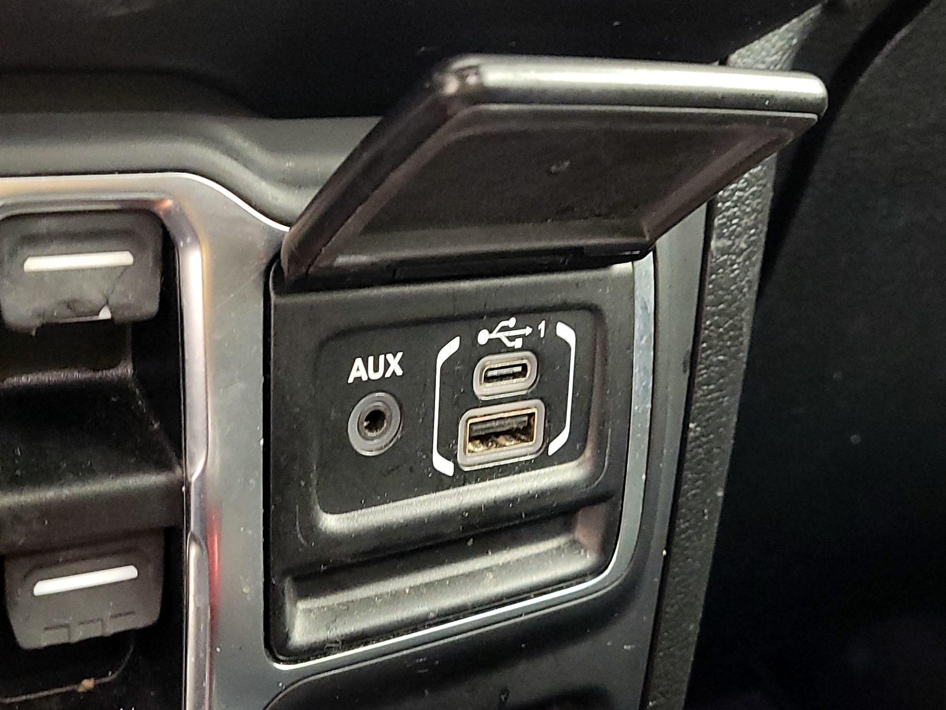 Thumbnail: 2021 Jeep Gladiator - 18