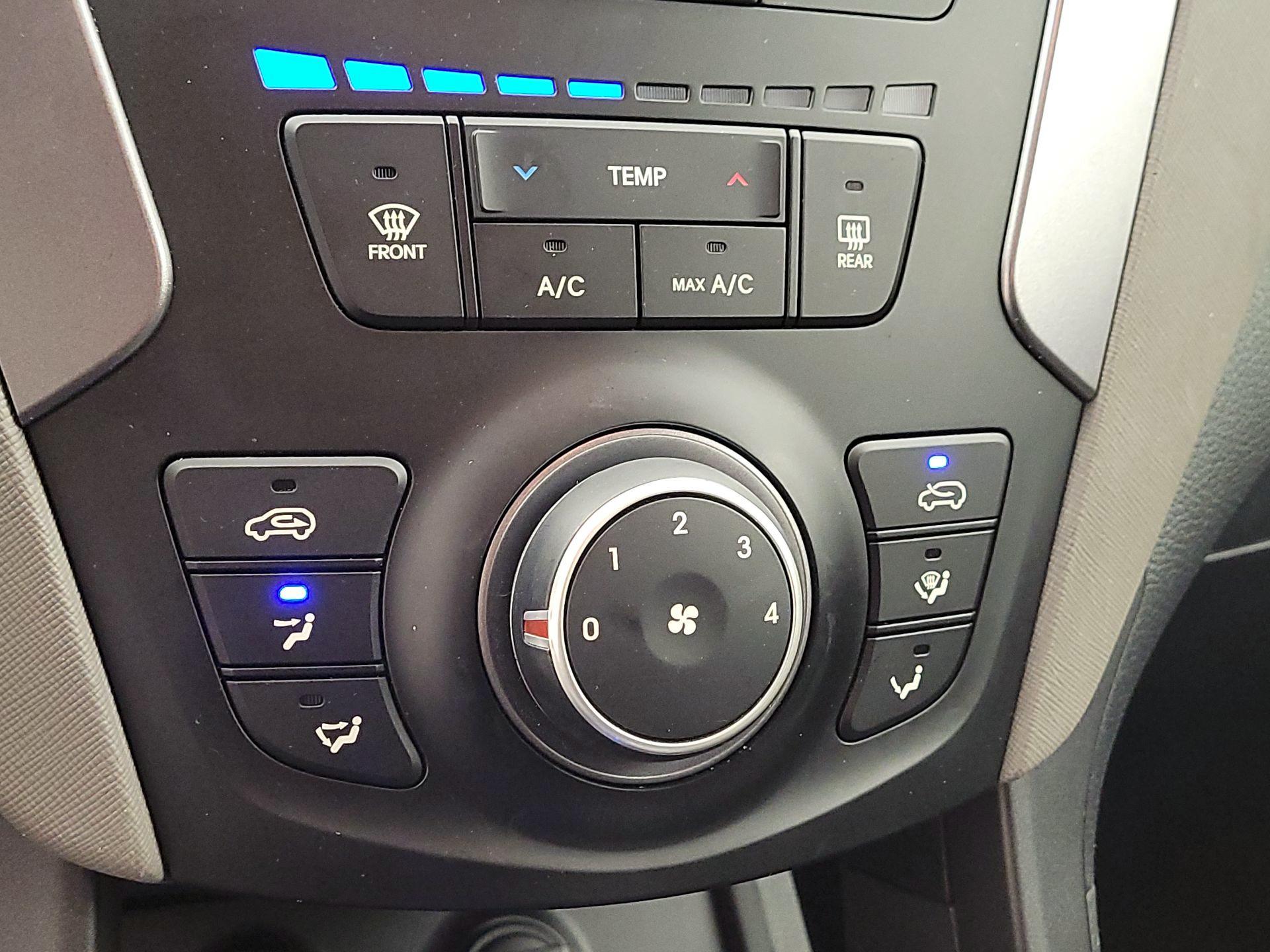 Thumbnail: 2015 Hyundai Santa Fe - 16