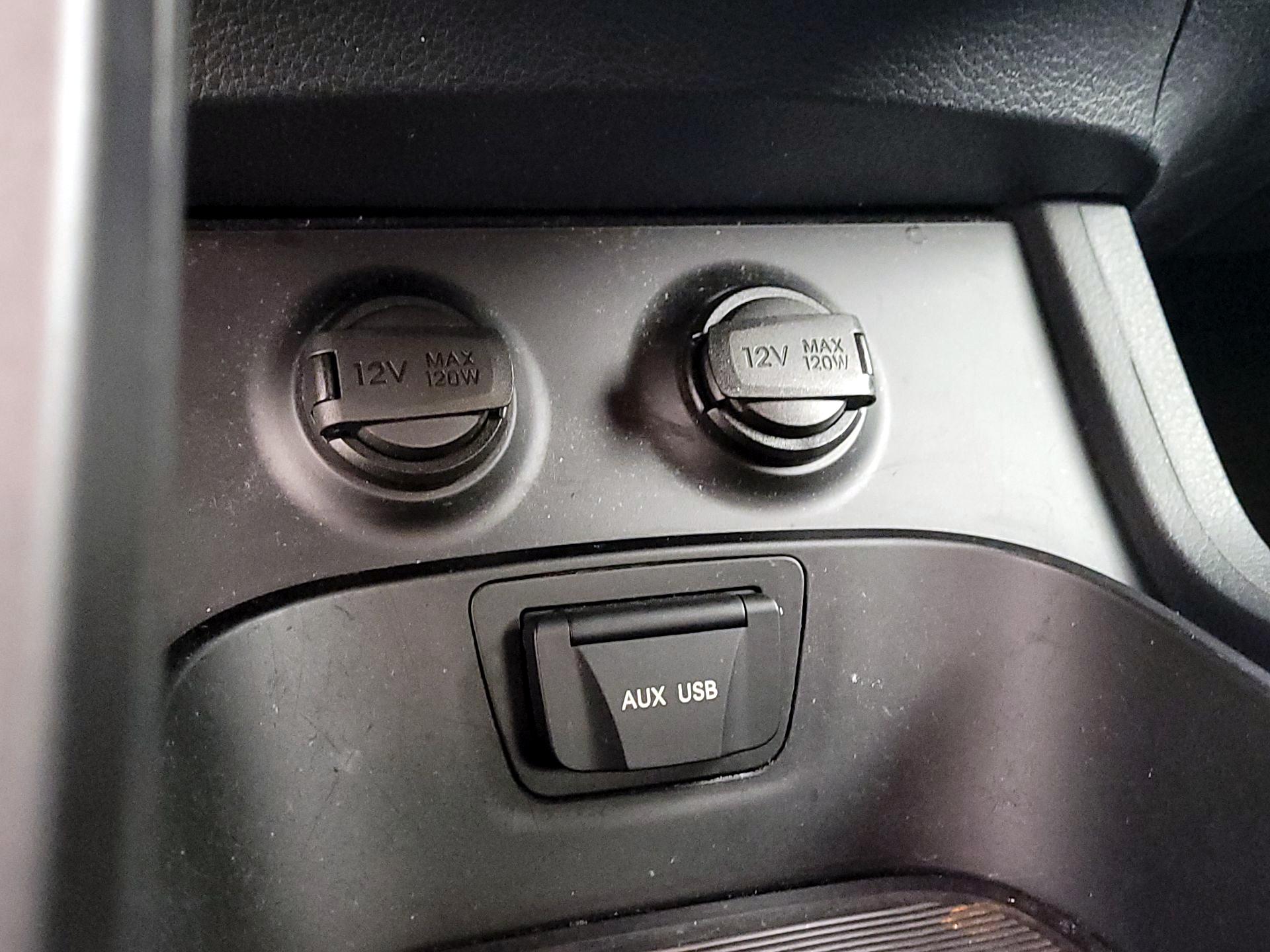 Thumbnail: 2015 Hyundai Santa Fe - 18