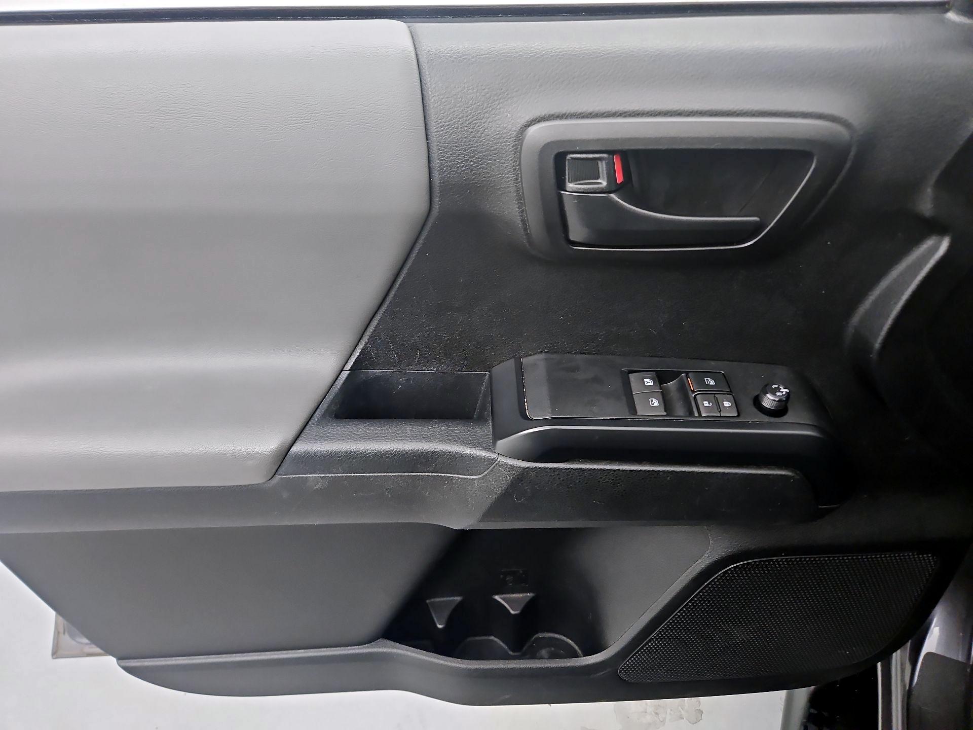 Thumbnail: 2022 Toyota Tacoma - 12