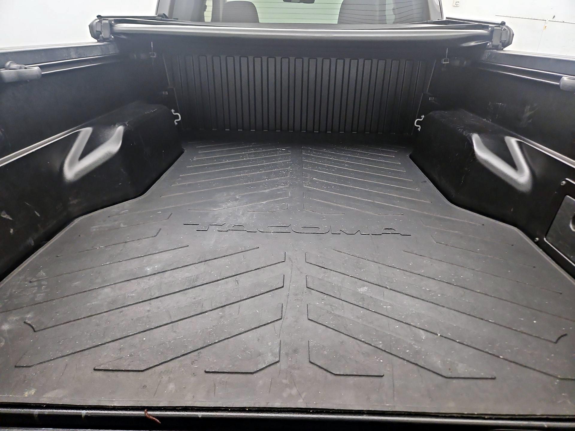 Thumbnail: 2022 Toyota Tacoma - 18