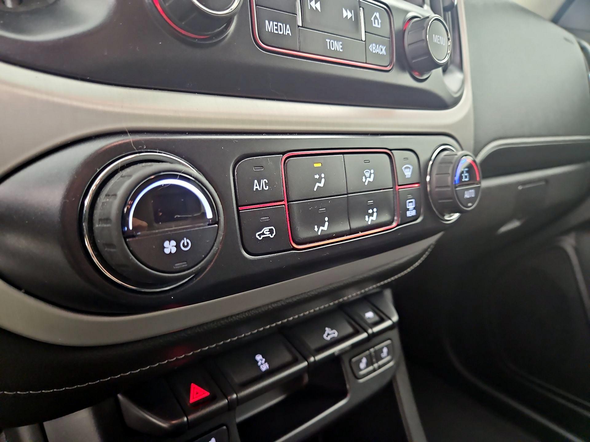 Thumbnail: 2015 GMC Canyon - 16