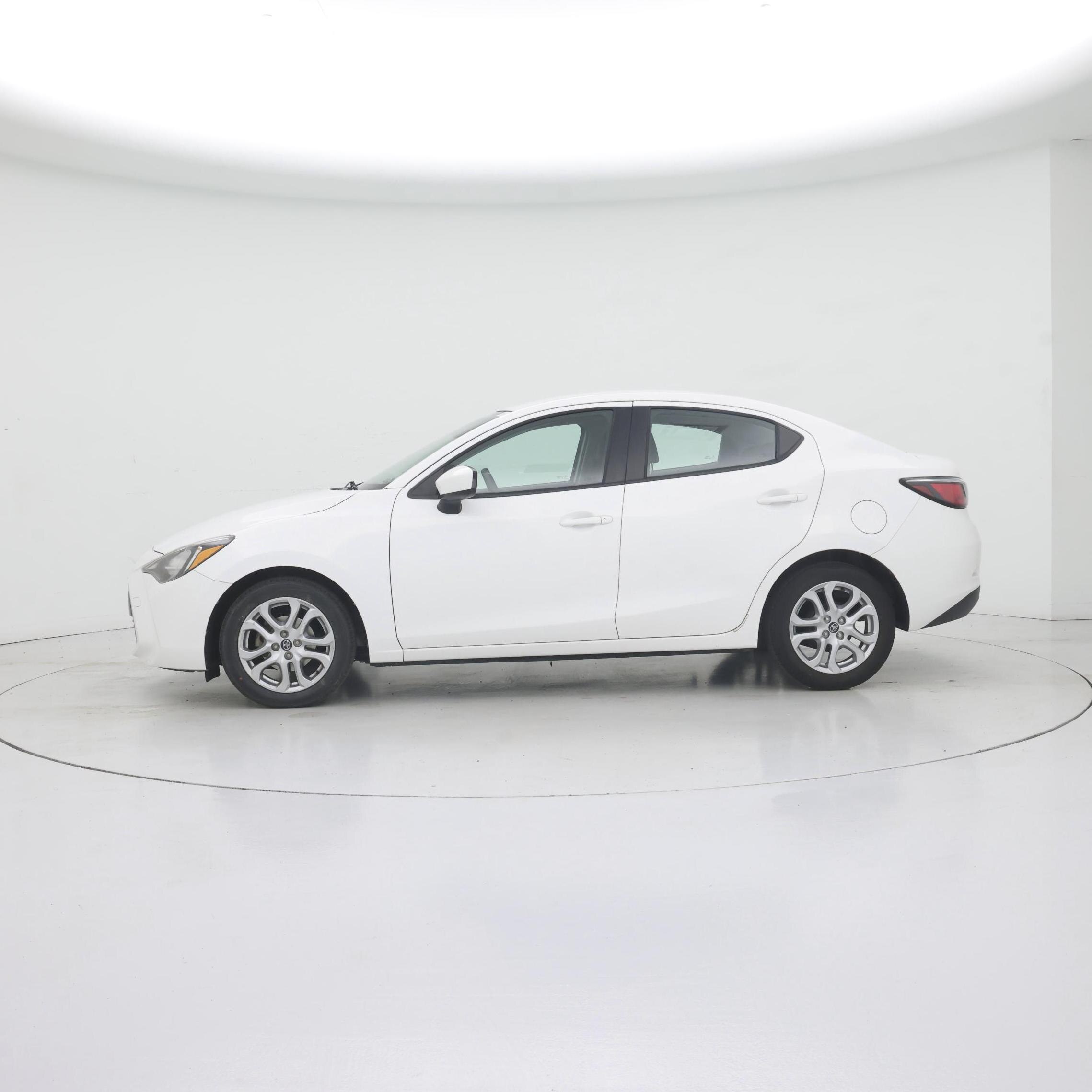 Thumbnail: 2018 Toyota Yaris iA - 3