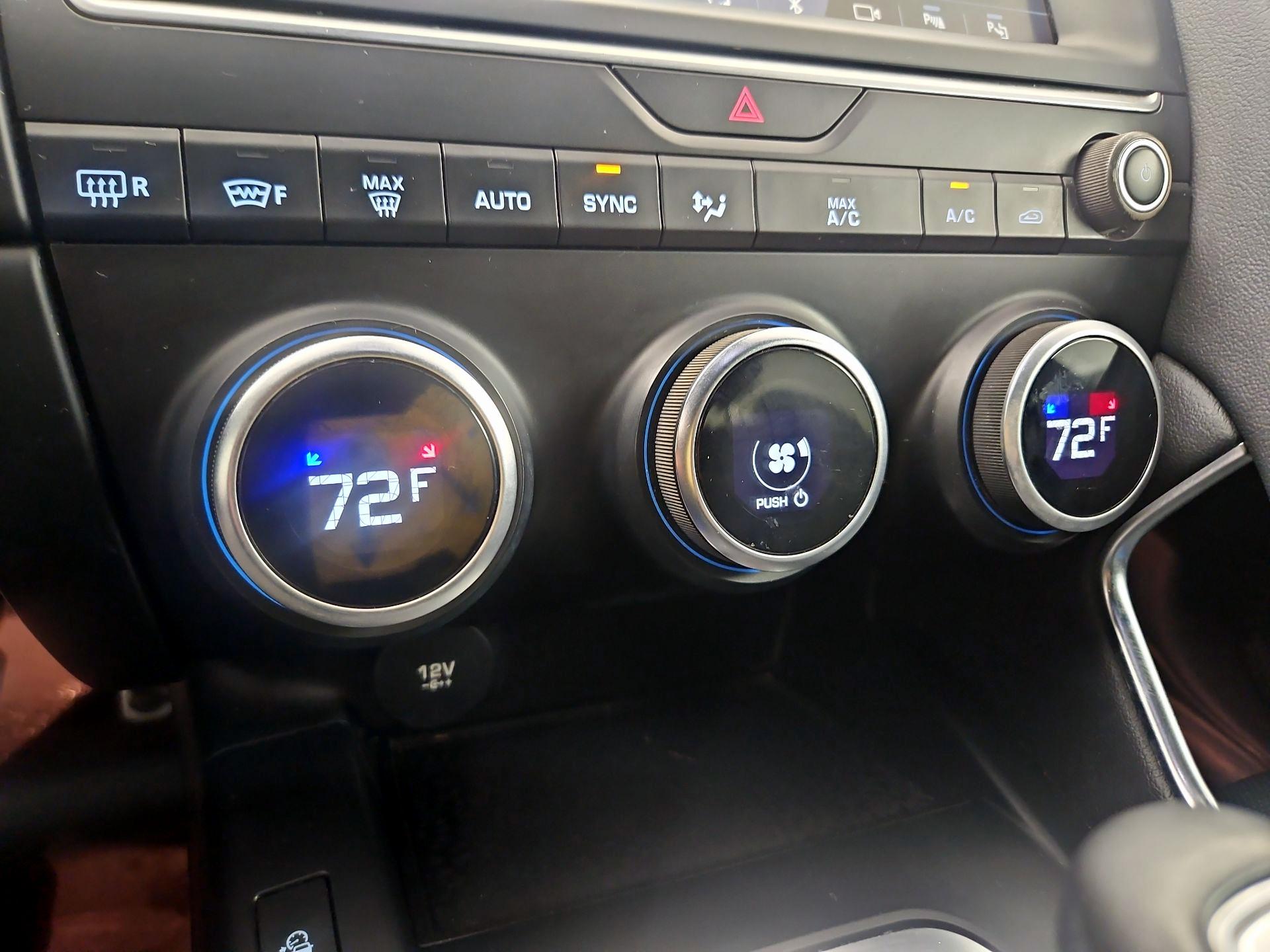 Thumbnail: 2020 Jaguar E-Pace - 17