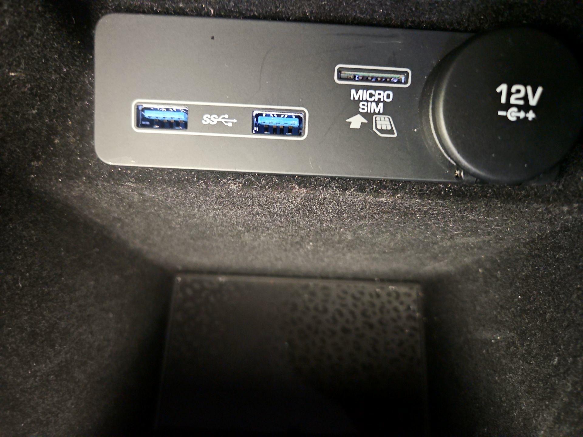 Thumbnail: 2020 Jaguar E-Pace - 19