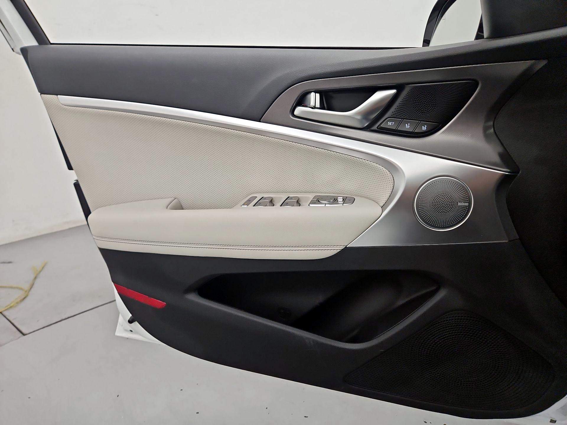 Thumbnail: 2025 Genesis G70 - 12