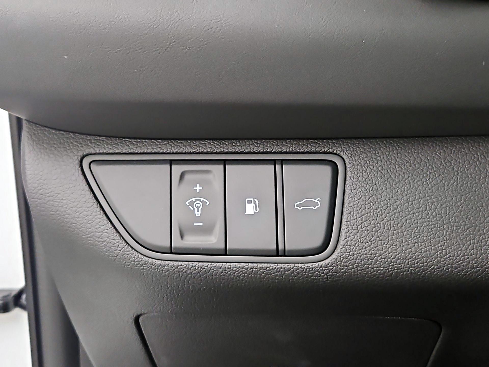 Thumbnail: 2025 Genesis G70 - 13