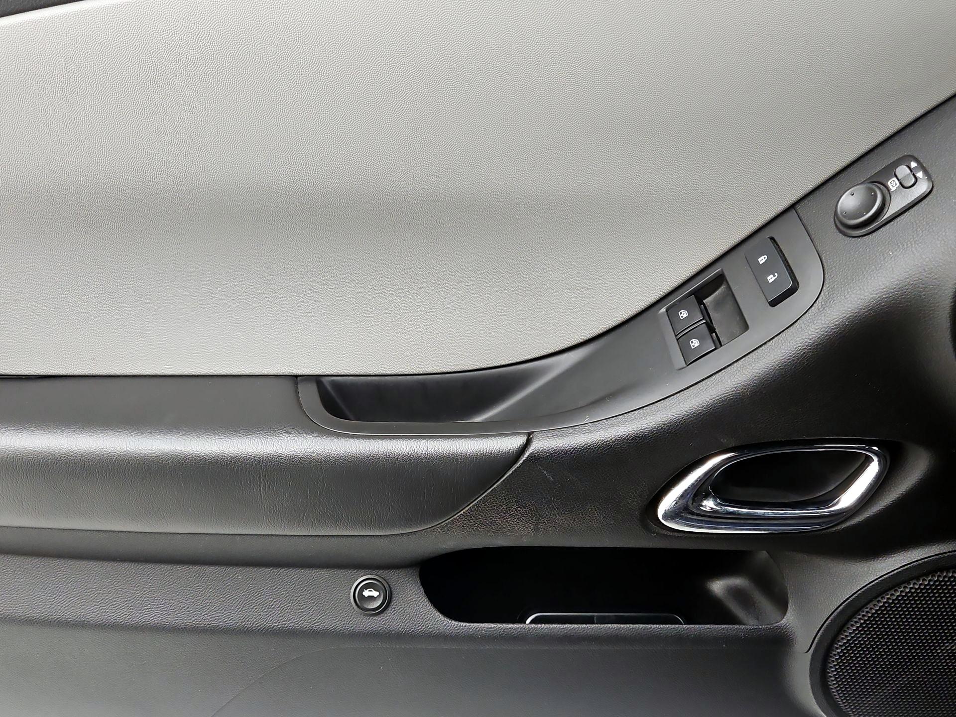 Thumbnail: 2015 Chevrolet Camaro - 12