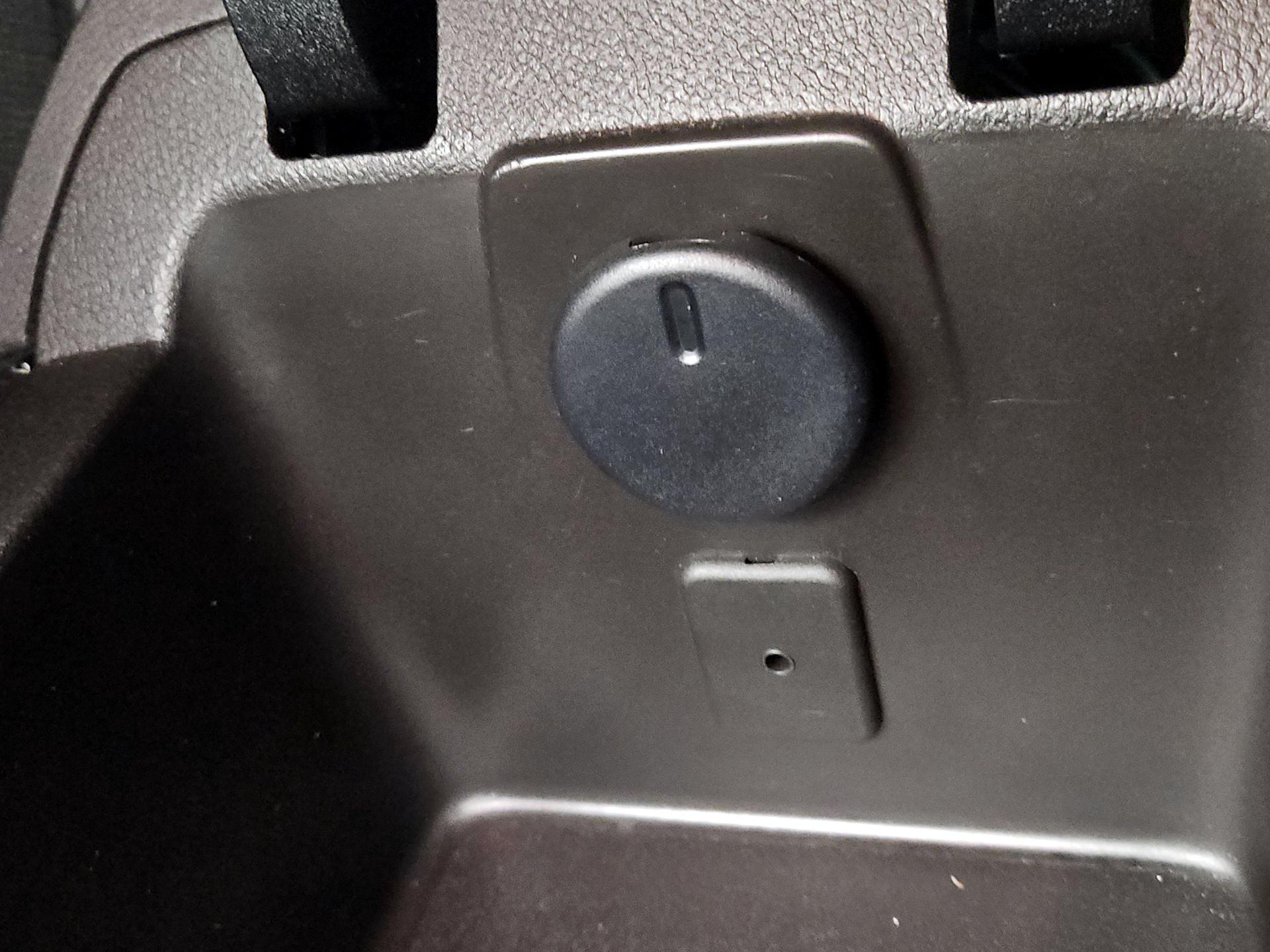 Thumbnail: 2015 Chevrolet Camaro - 17