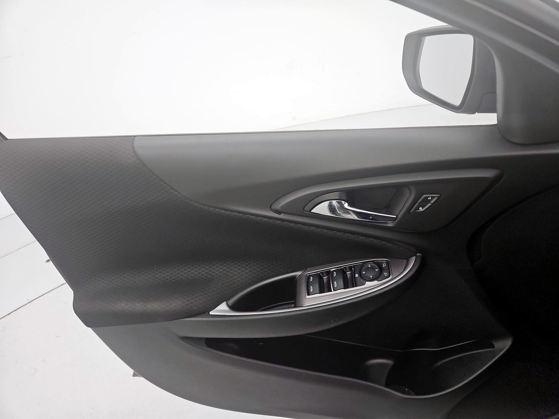 Thumbnail: 2020 Chevrolet Malibu - 12