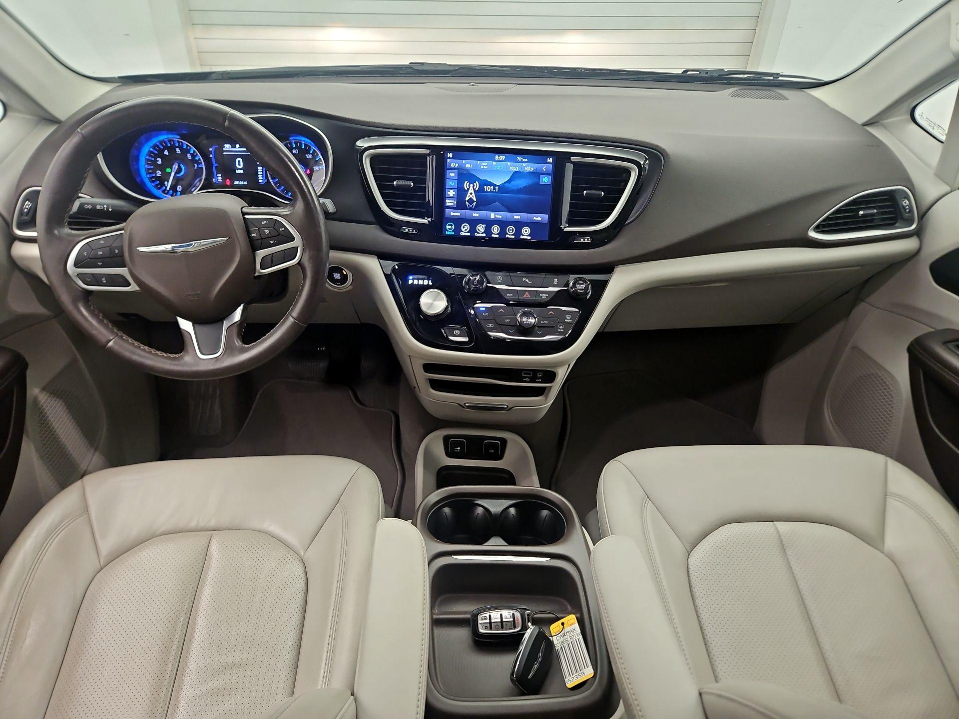 Thumbnail: 2020 Chrysler Pacifica - 9