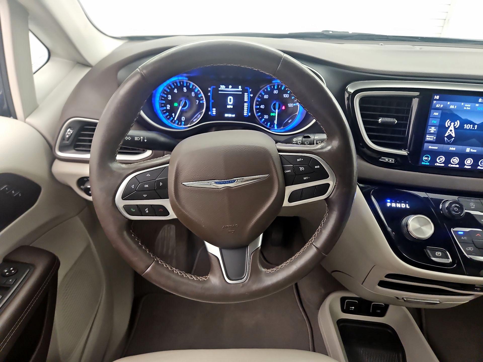 Thumbnail: 2020 Chrysler Pacifica - 10