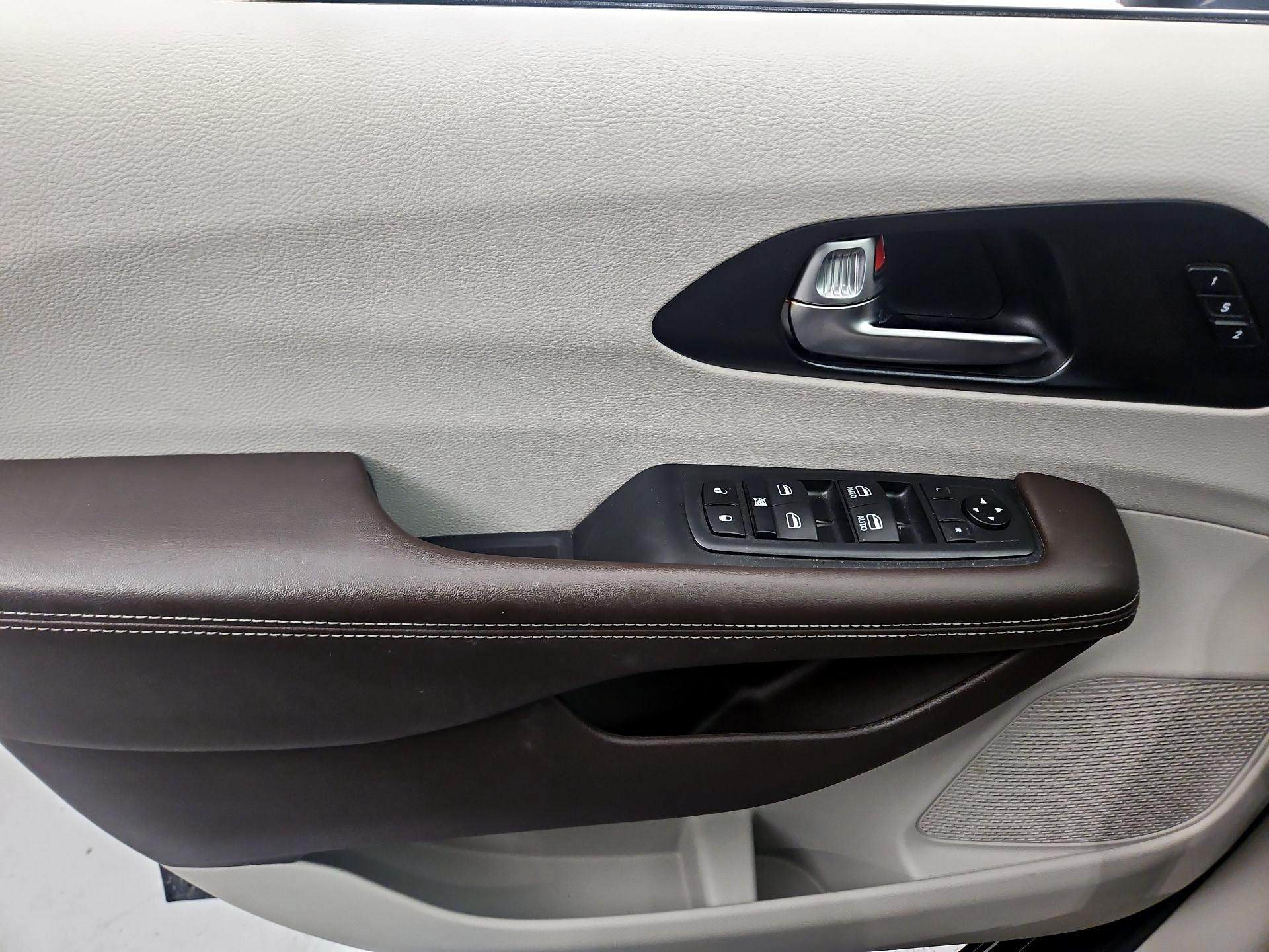 Thumbnail: 2020 Chrysler Pacifica - 12