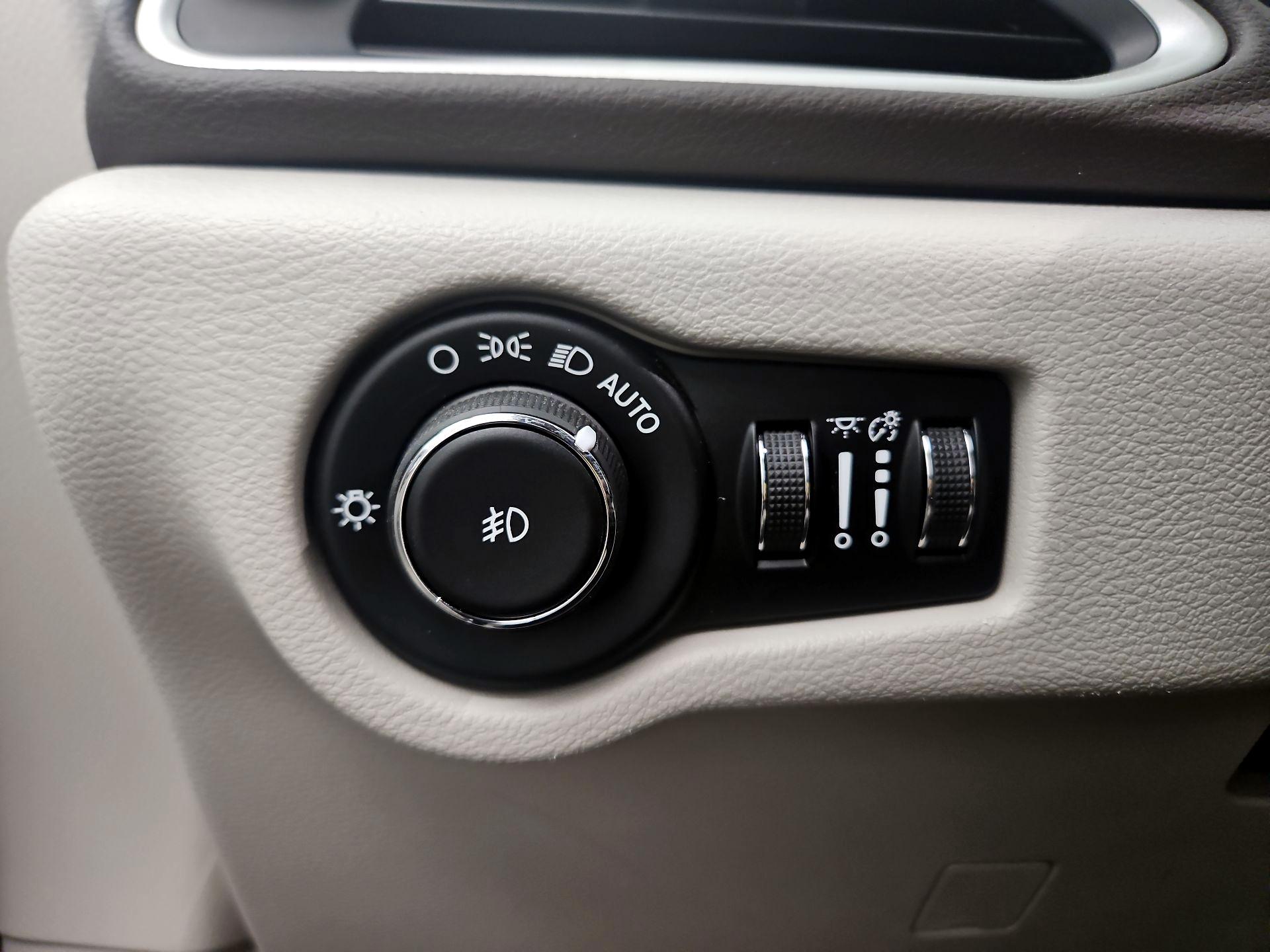 Thumbnail: 2020 Chrysler Pacifica - 13