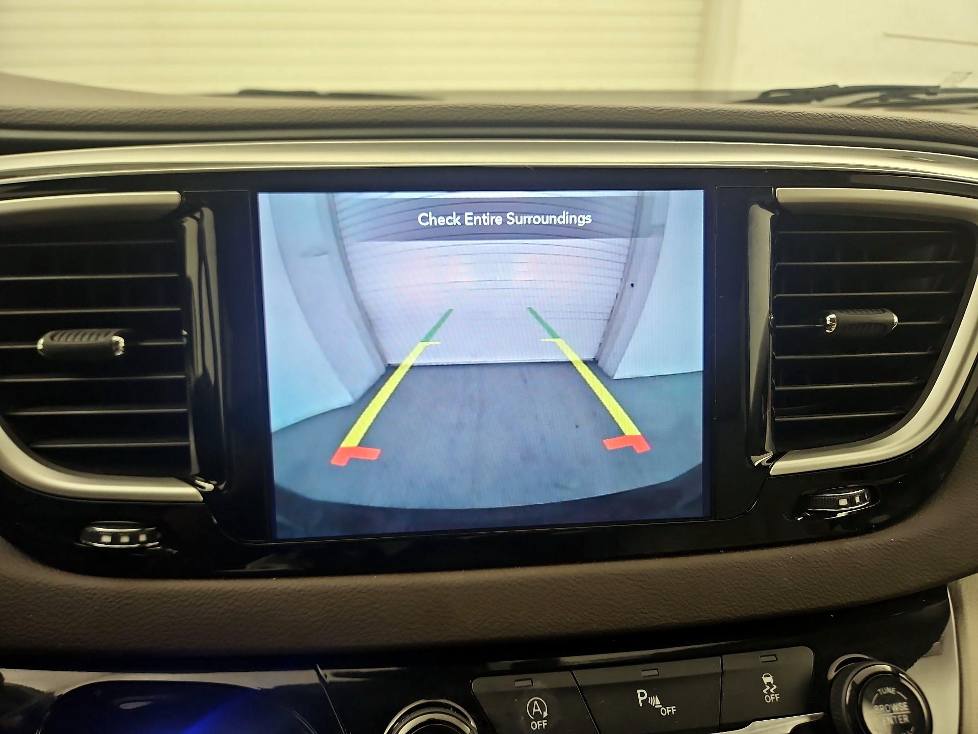 Thumbnail: 2020 Chrysler Pacifica - 14