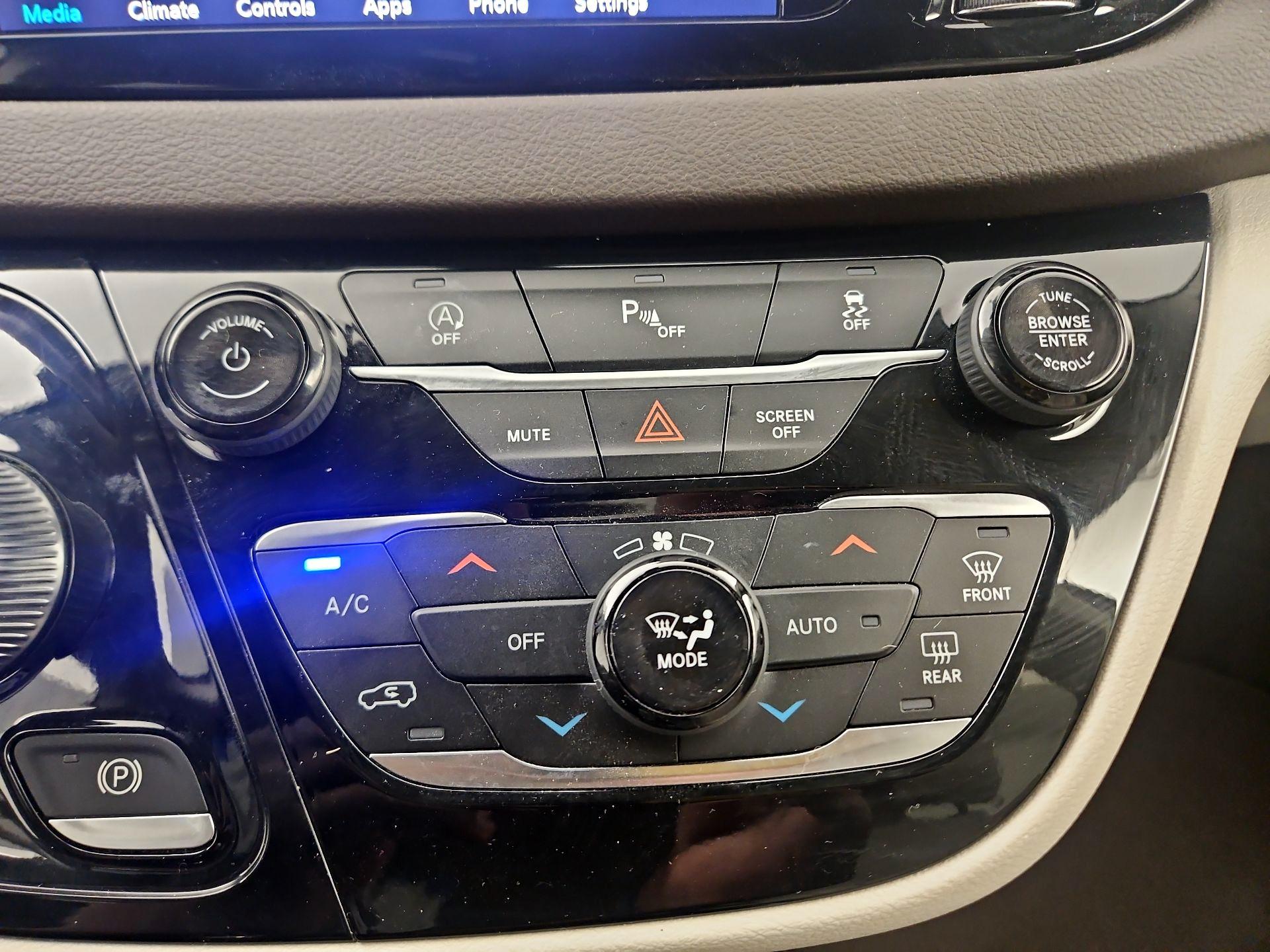 Thumbnail: 2020 Chrysler Pacifica - 16