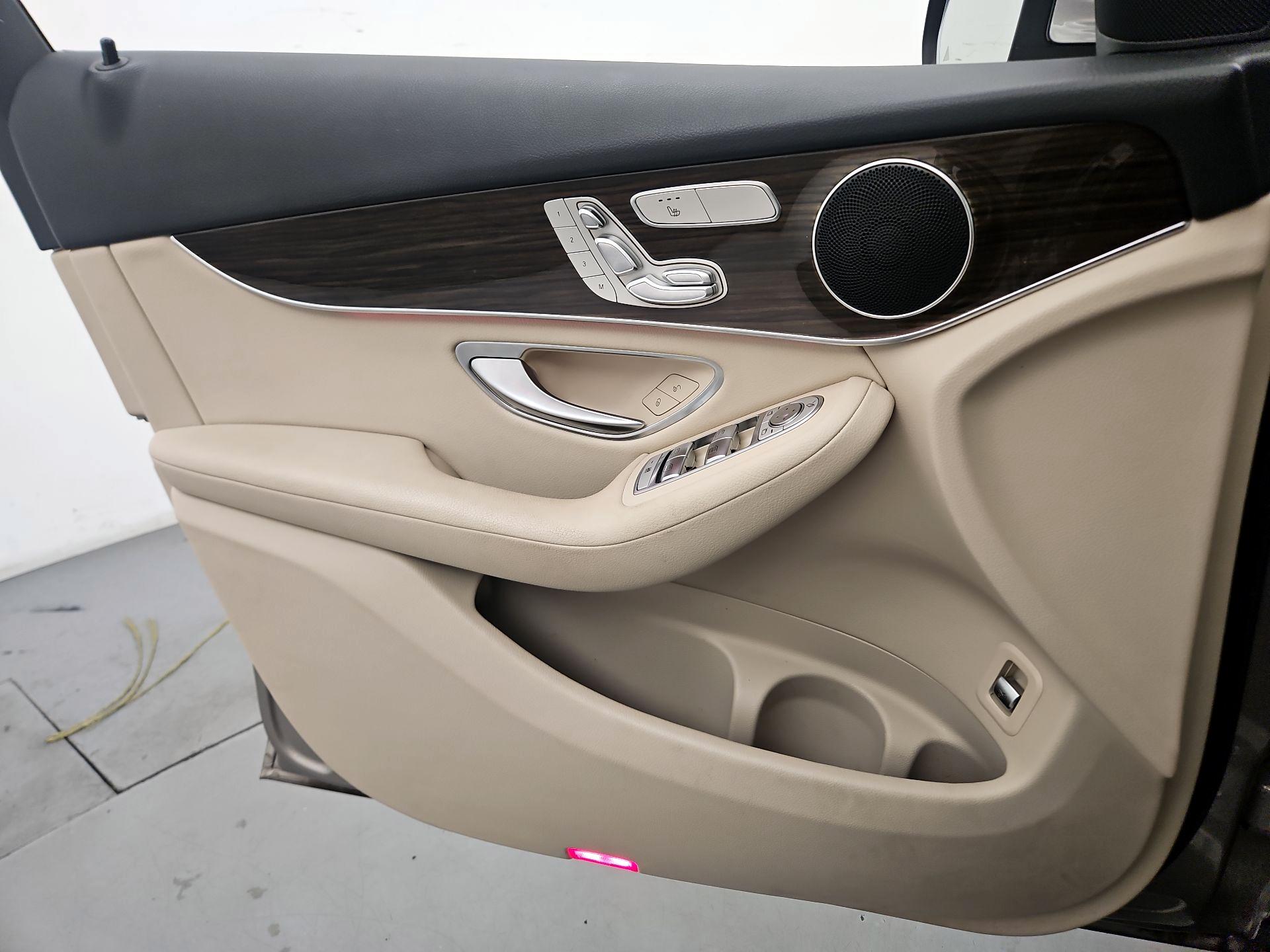 Thumbnail: 2022 Mercedes-Benz GLC - 12