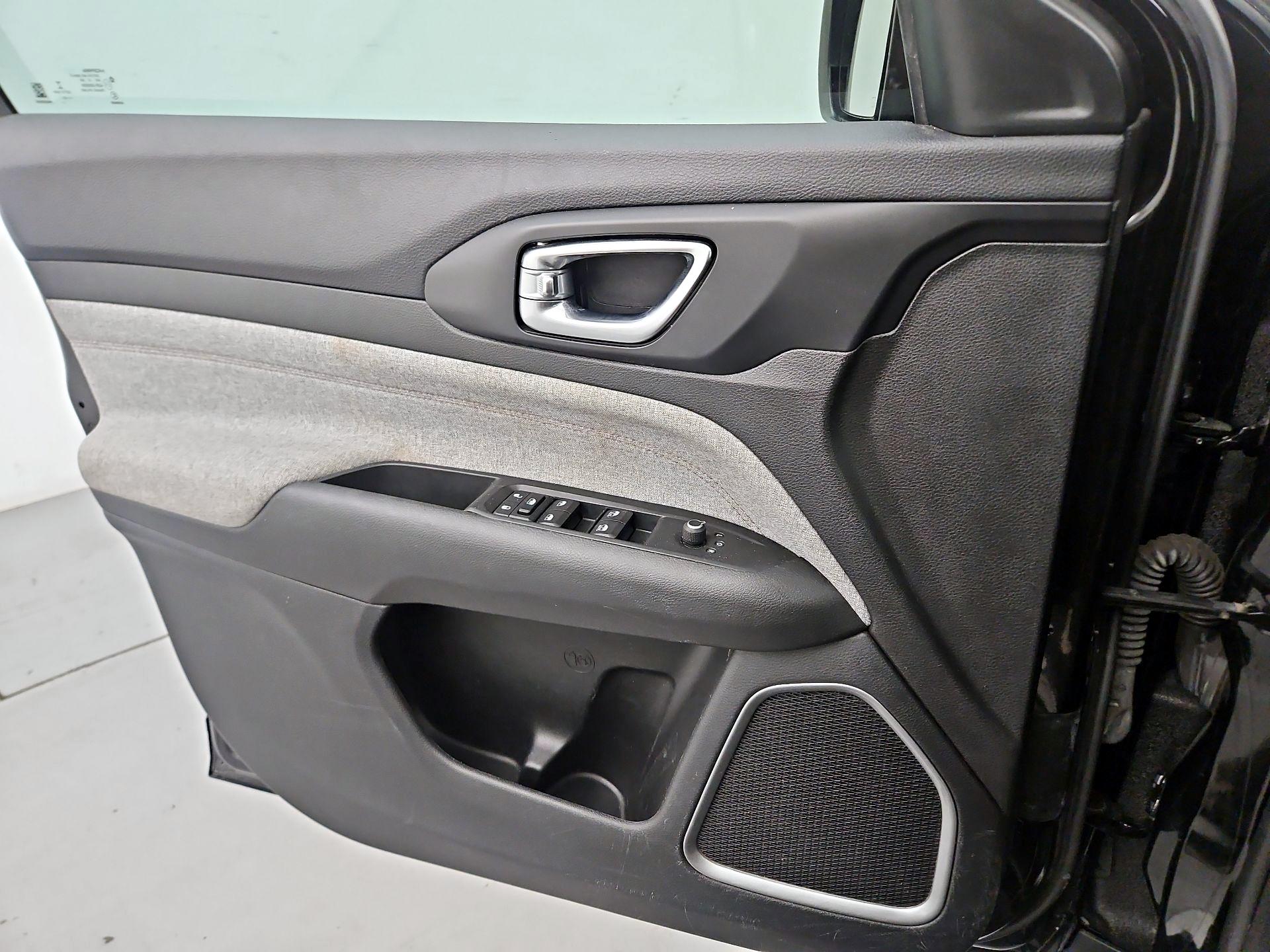 Thumbnail: 2022 Jeep Compass - 10