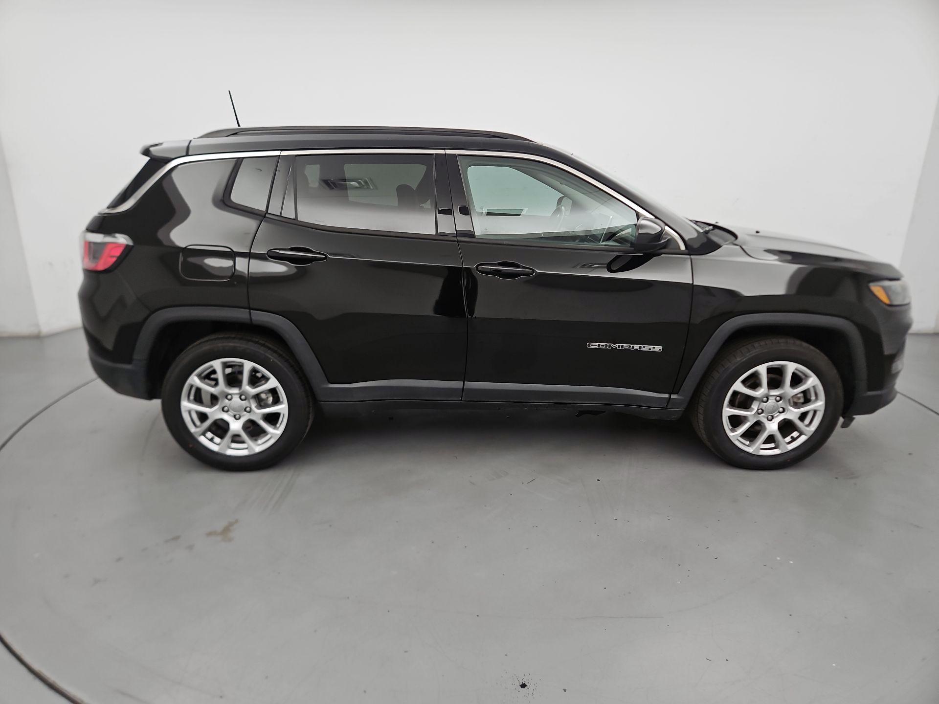 Thumbnail: 2022 Jeep Compass - 4