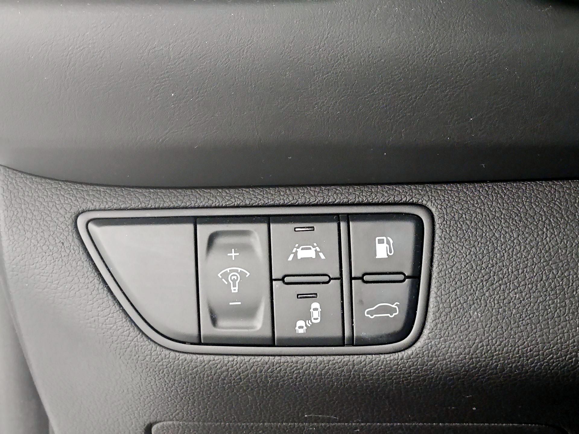 Thumbnail: 2019 Genesis G70 - 13