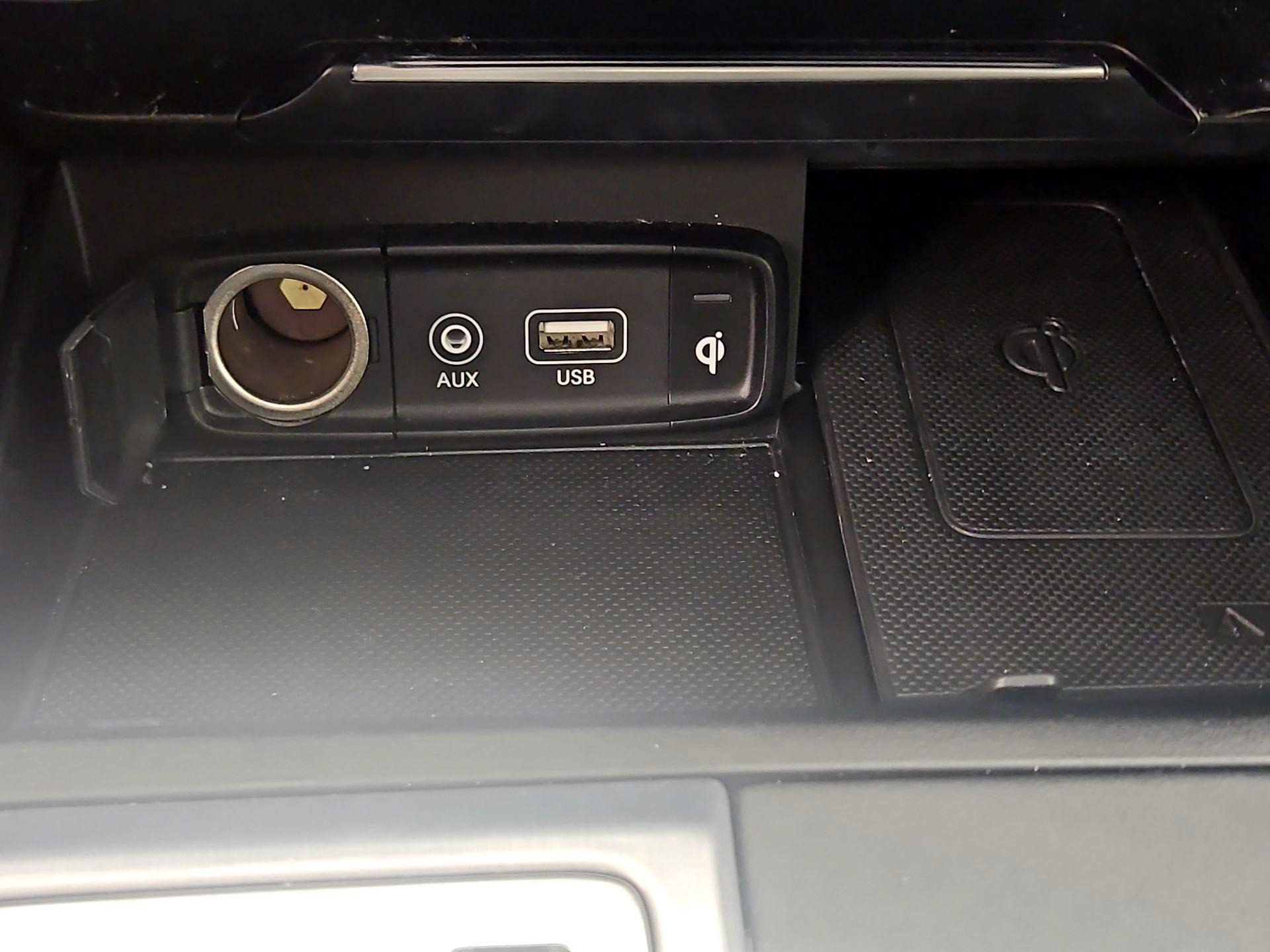 Thumbnail: 2019 Genesis G70 - 19