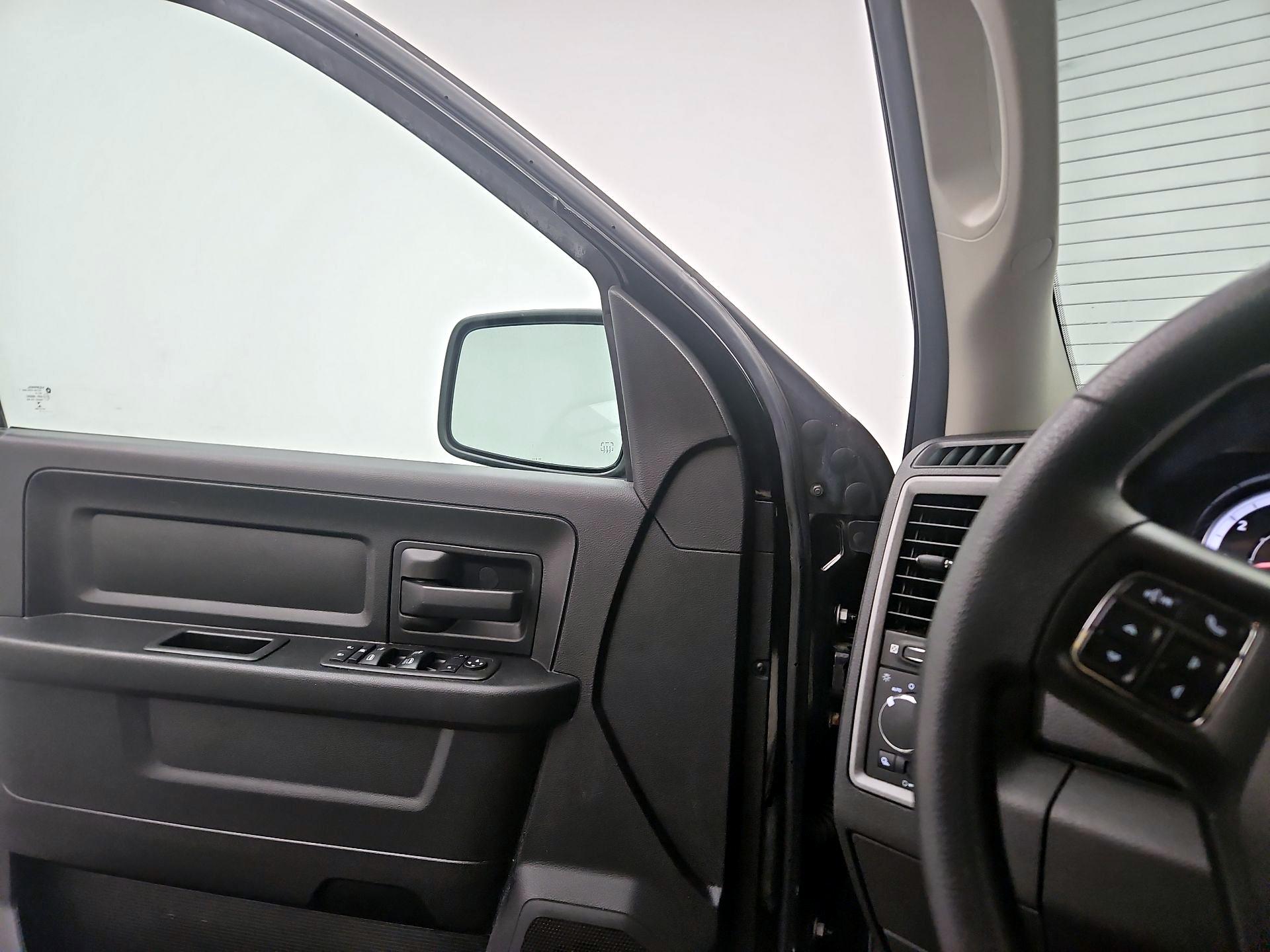 Thumbnail: 2021 RAM 1500 Classic - 12