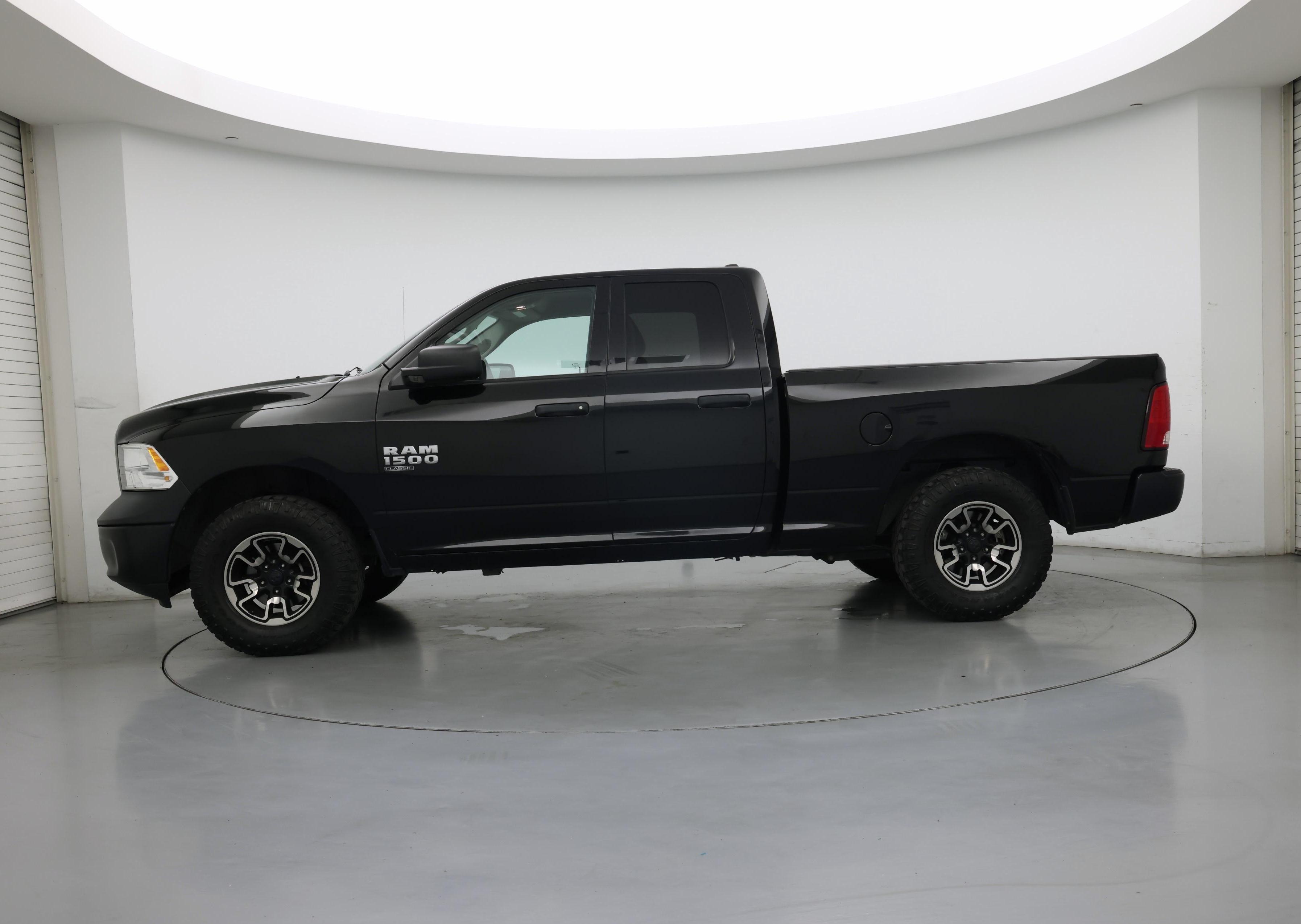 Thumbnail: 2021 RAM 1500 Classic - 3
