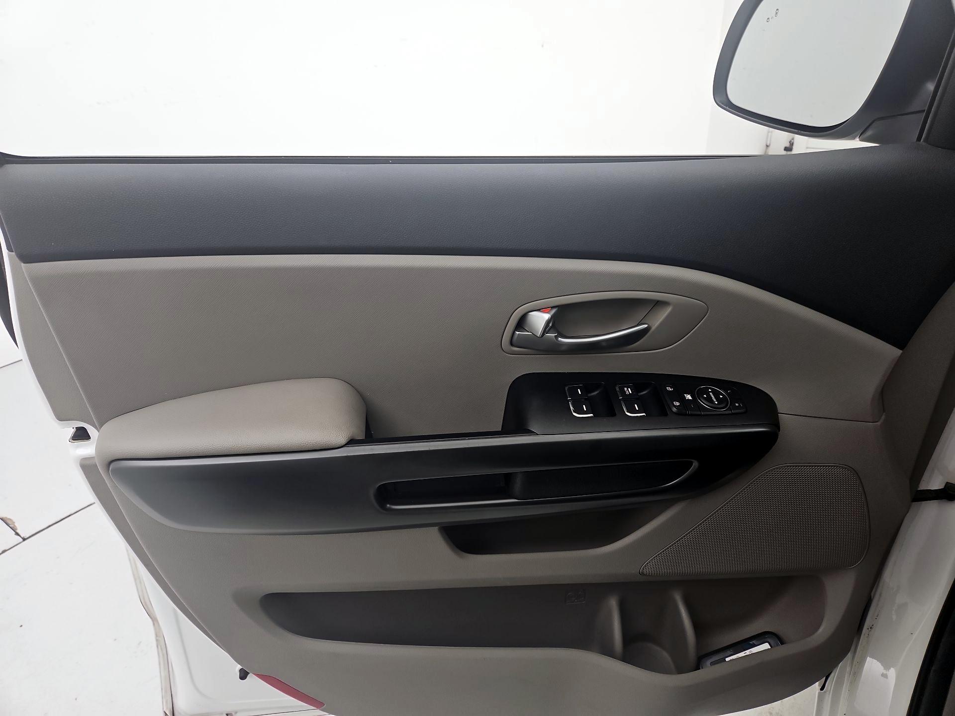 Thumbnail: 2020 Kia Sedona - 12