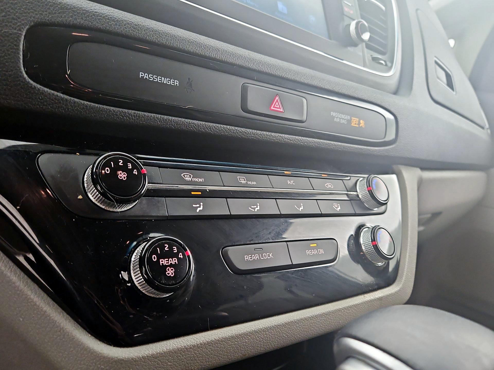 Thumbnail: 2020 Kia Sedona - 16