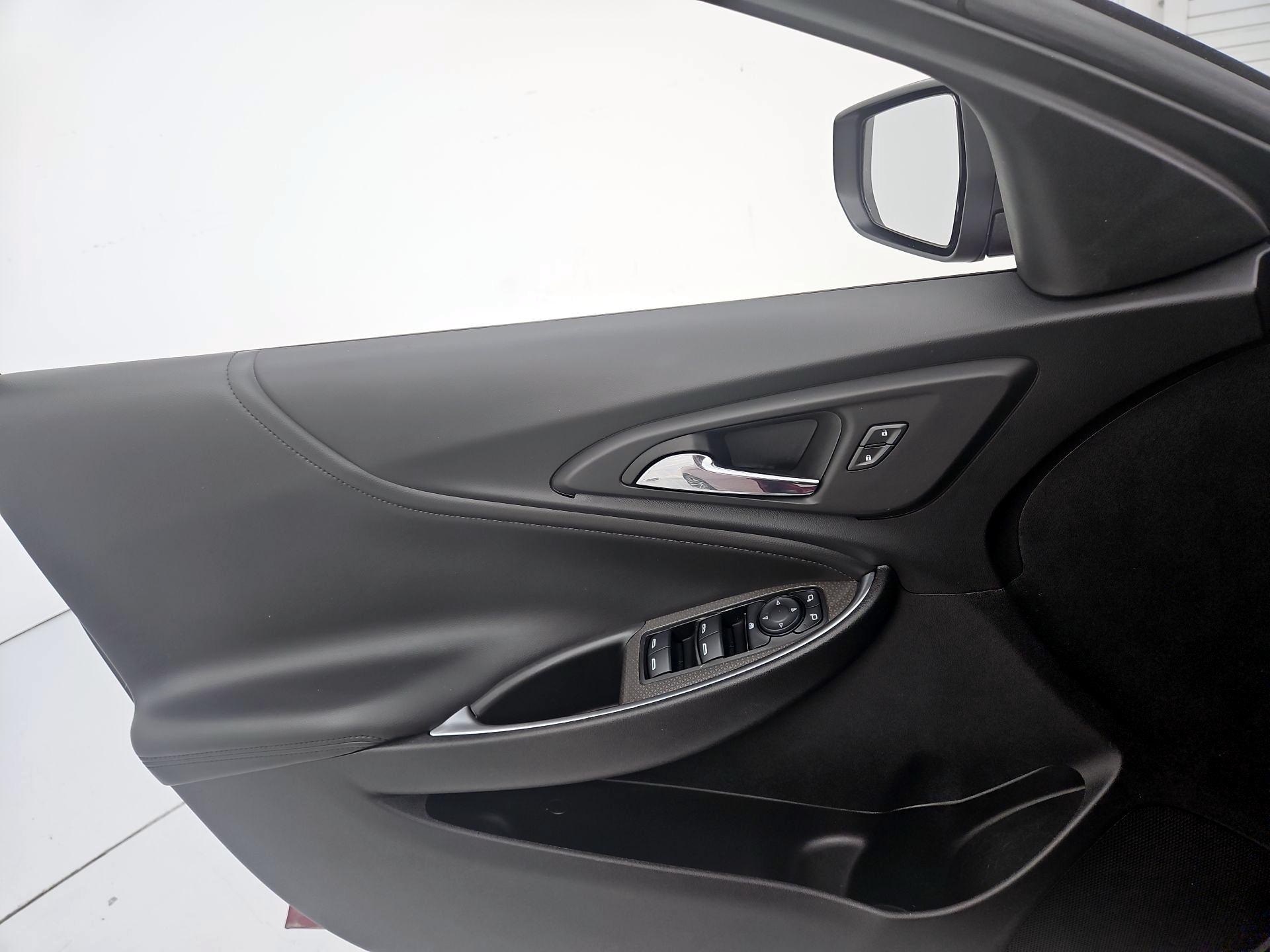 Thumbnail: 2018 Chevrolet Malibu - 12