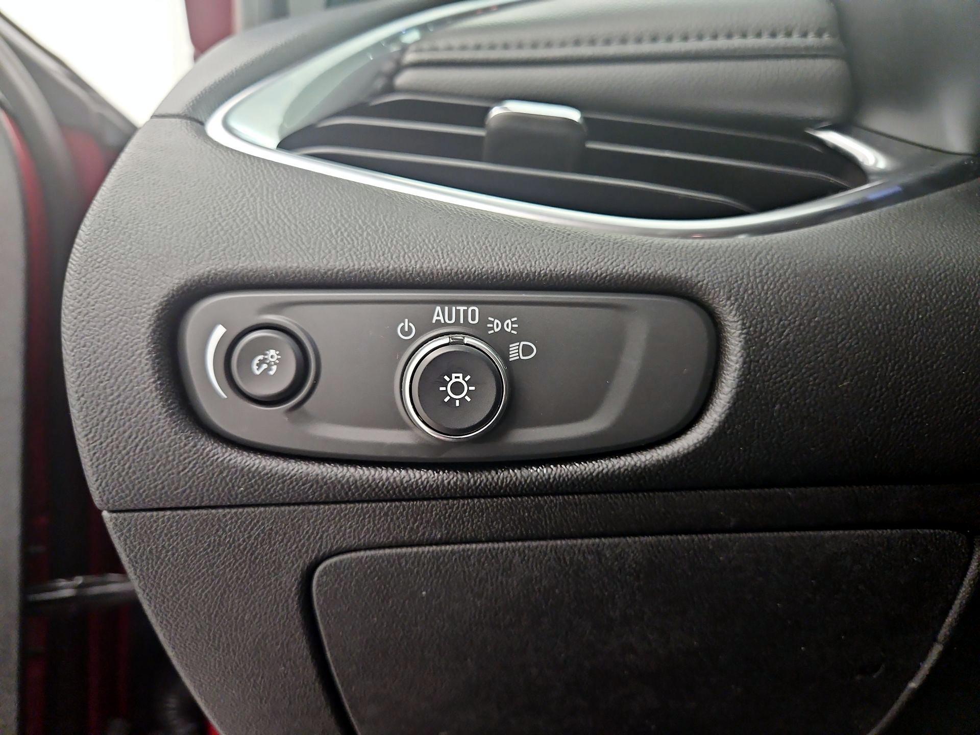 Thumbnail: 2018 Chevrolet Malibu - 13