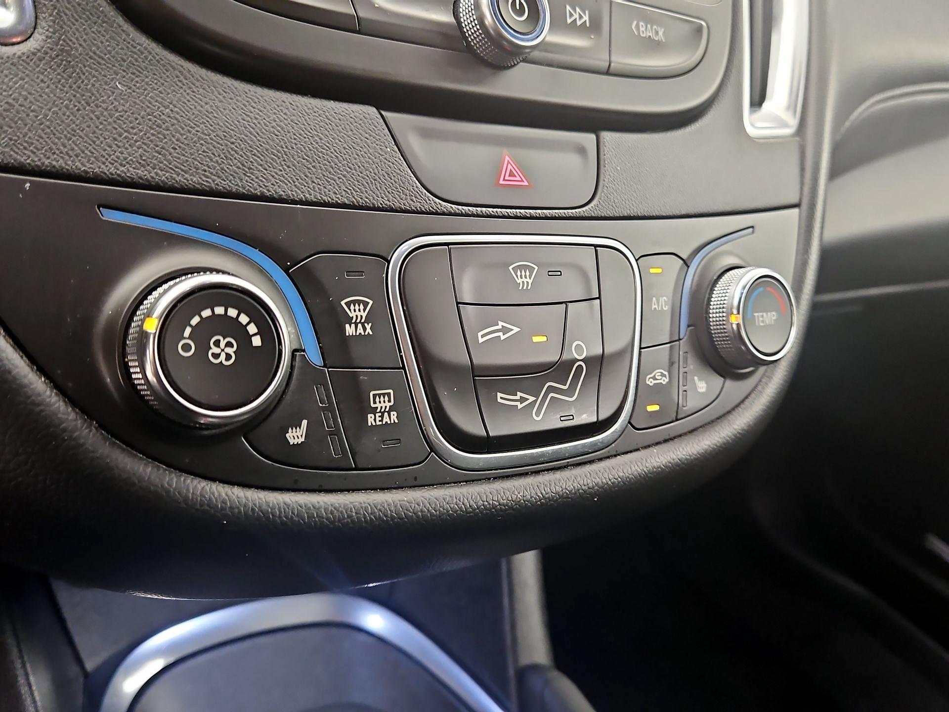 Thumbnail: 2018 Chevrolet Malibu - 16