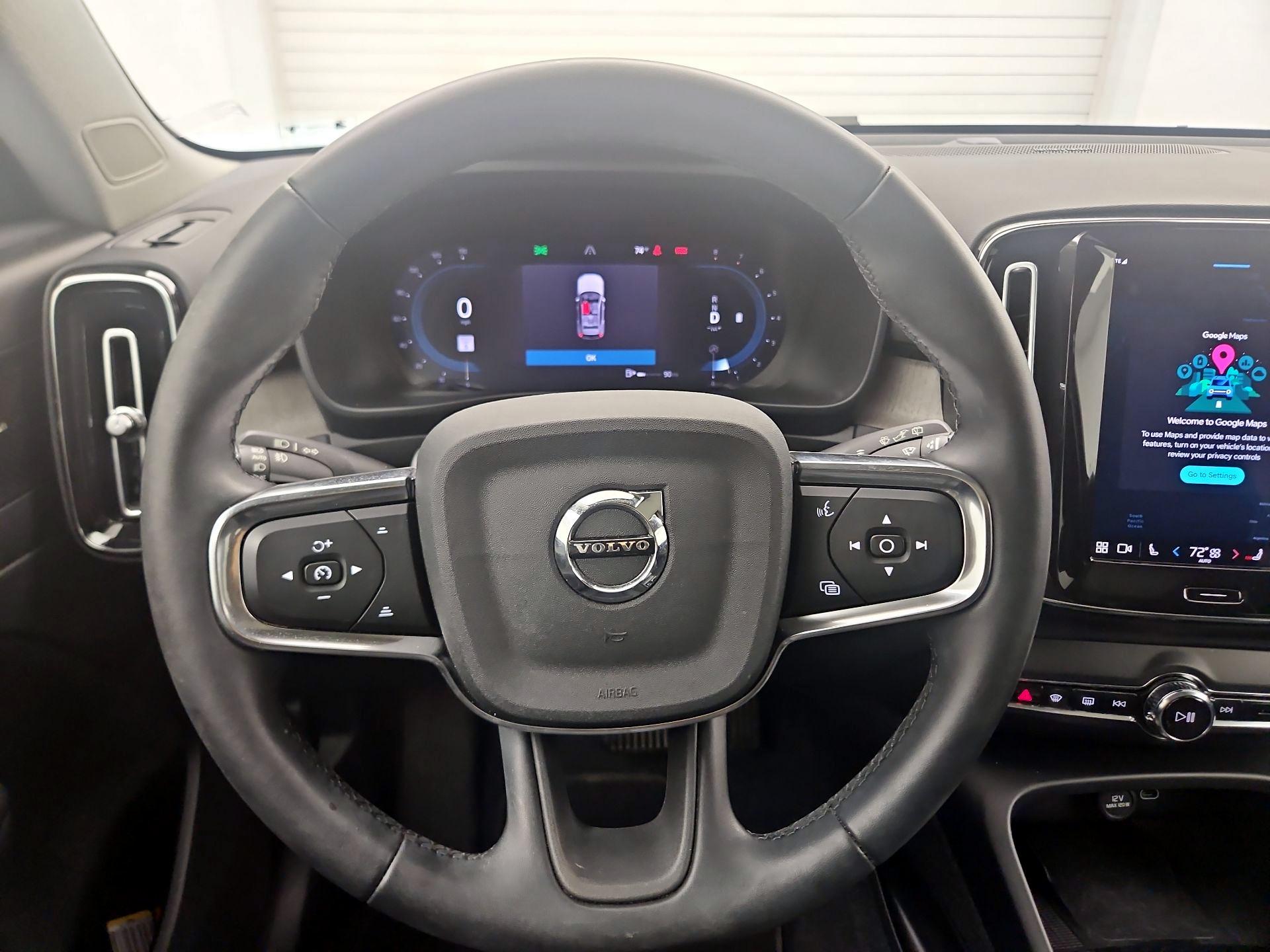 Thumbnail: 2023 Volvo XC40 - 10