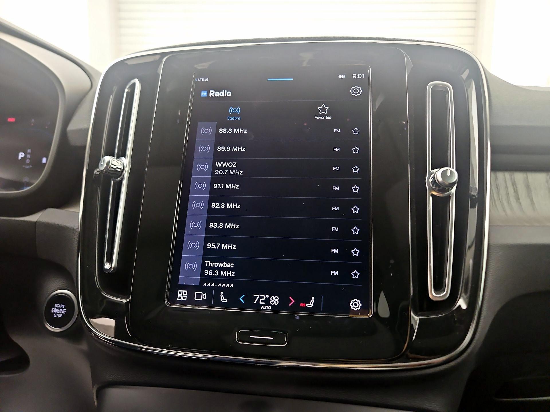 Thumbnail: 2023 Volvo XC40 - 13