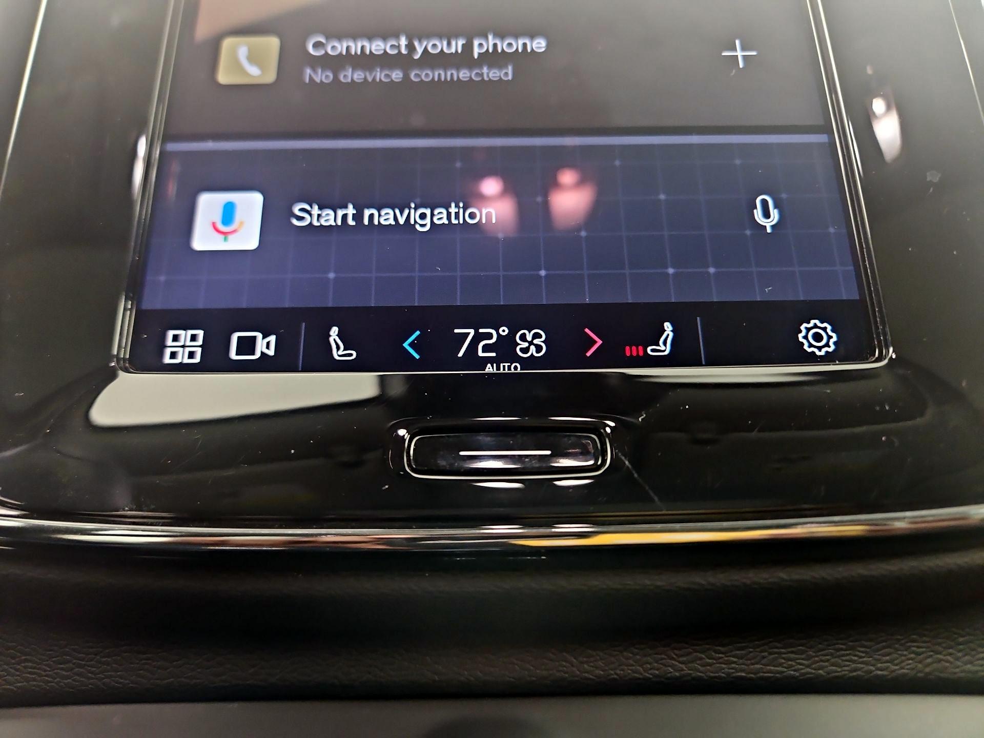 Thumbnail: 2023 Volvo XC40 - 14