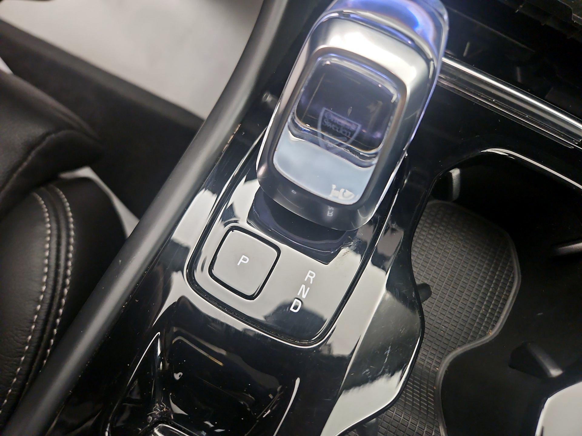 Thumbnail: 2023 Volvo XC40 - 15